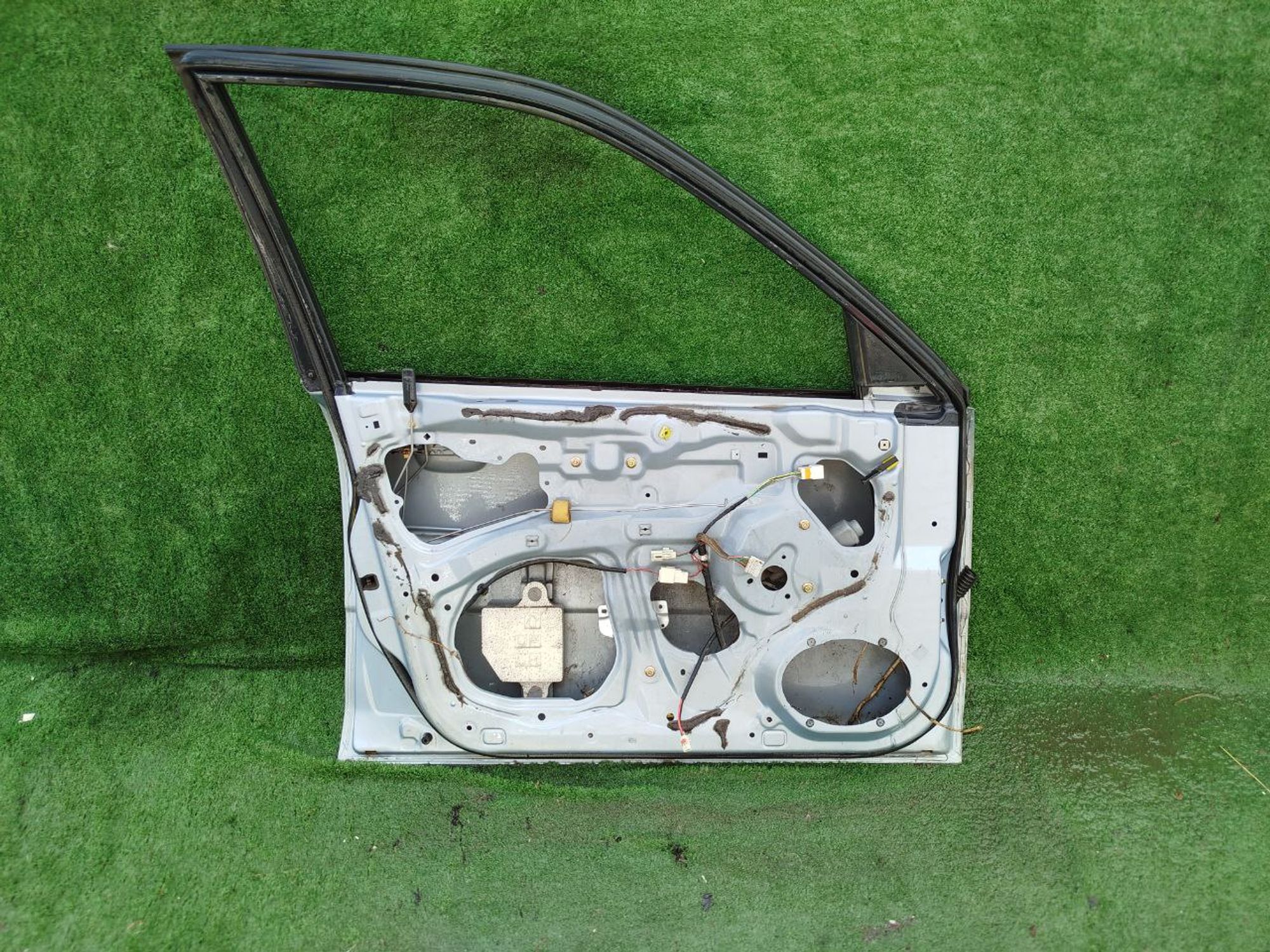 1686 дверь на MAZDA FAMILIA BU5W, 9500 рублей, Невинномысск