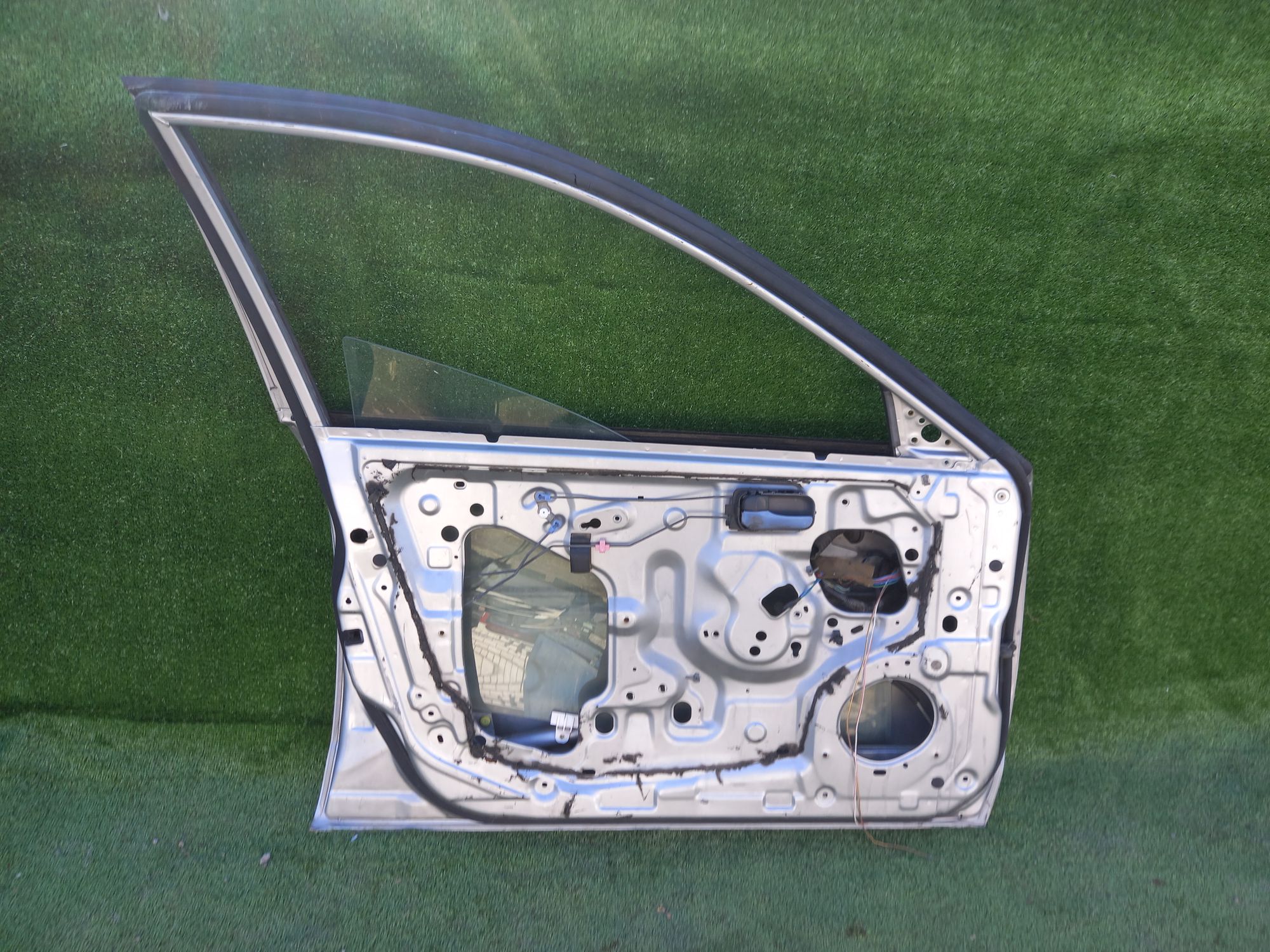 1642 дверь на NISSAN WINGROAD Y11, 9500 рублей, Невинномысск