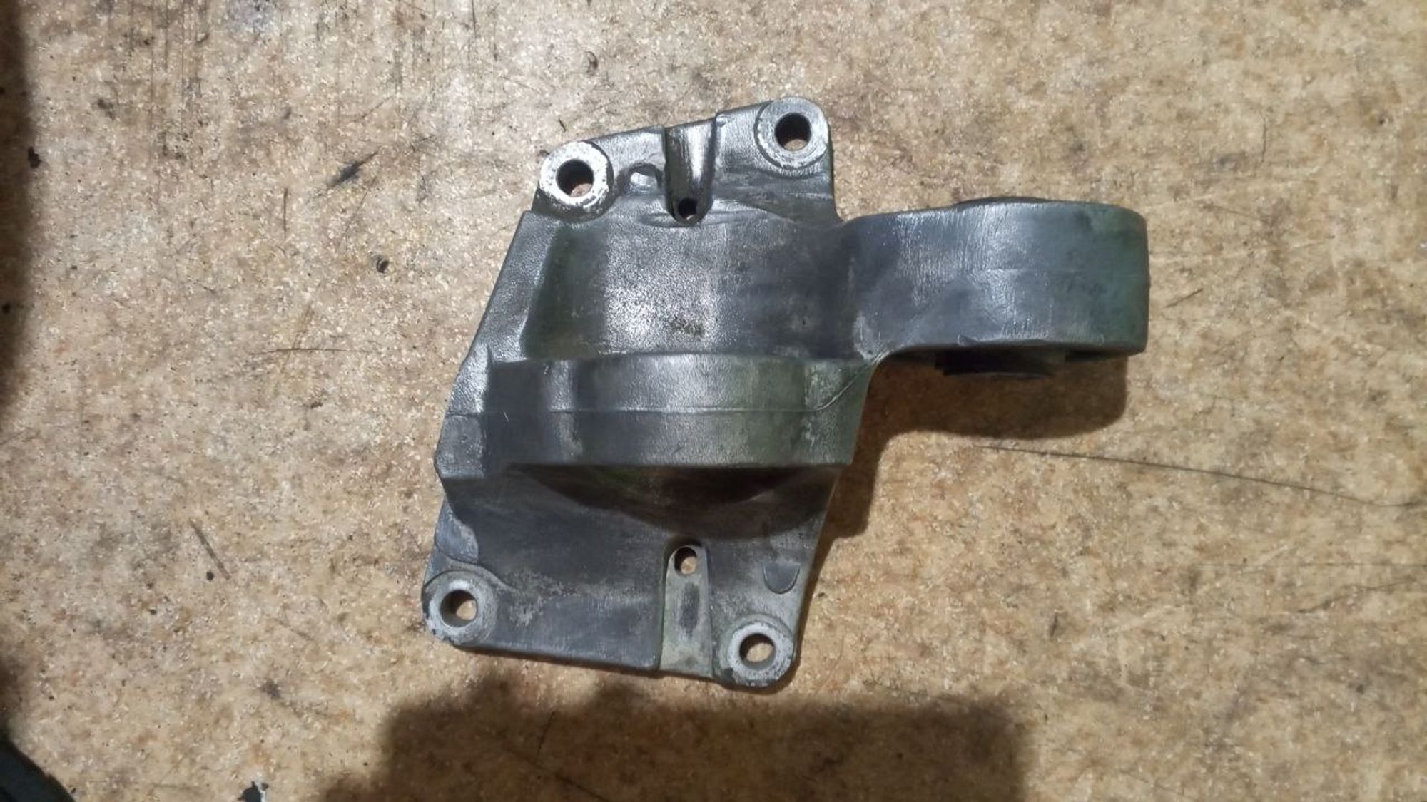 https://ycs.partsauto.market/partsauto-images/thmbs/userImages/7cfef6f3f711b4301ce5946b404c3455/part/316d1b81-4144-4333-81cb-a6c9060c576c_1737721965704.jpg