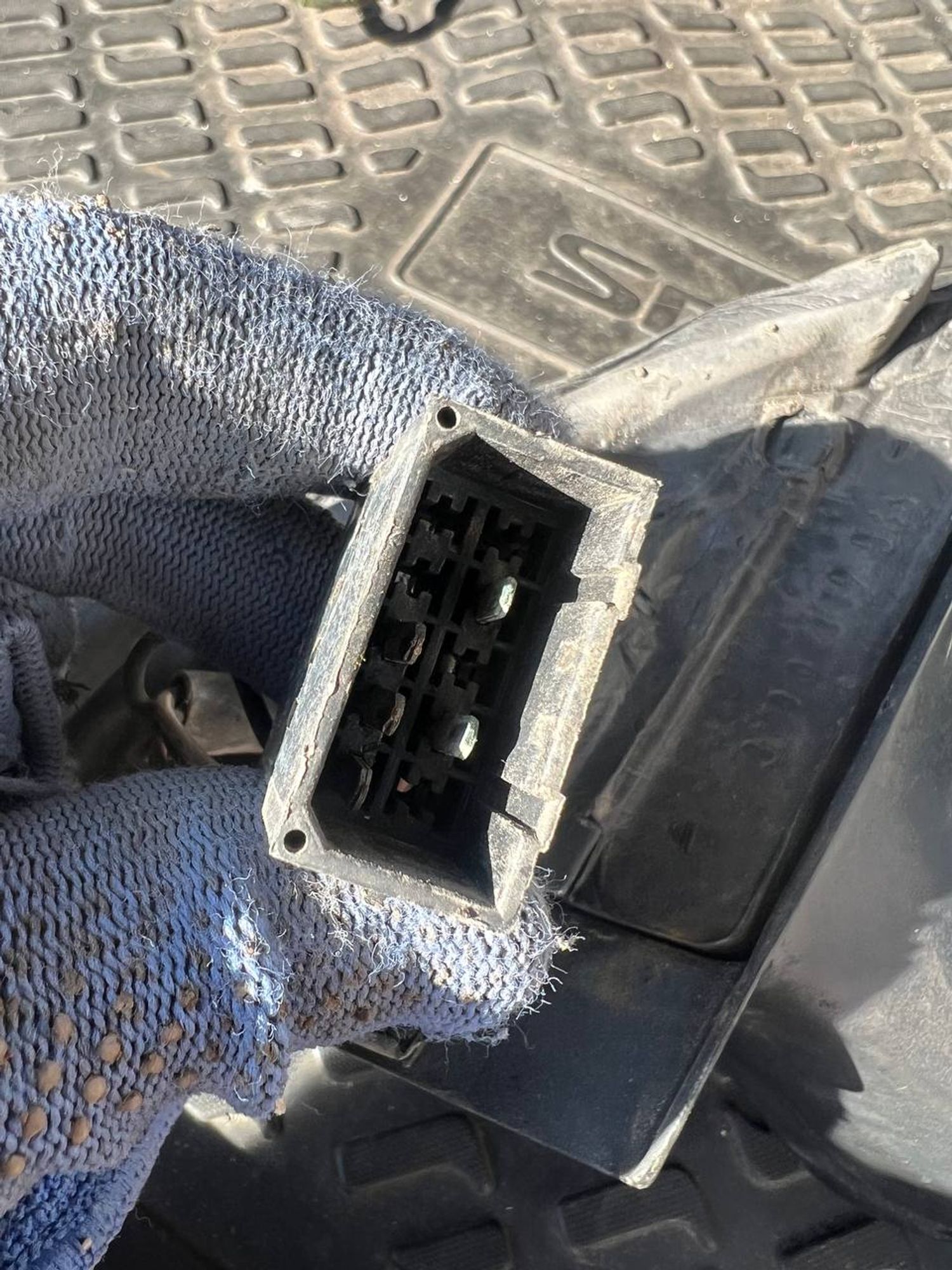https://ycs.partsauto.market/partsauto-images/thmbs/userImages/7cfef6f3f711b4301ce5946b404c3455/part/44d09684-3a2f-475b-8d8b-298e5a6c62e7_1775110100708.jpg