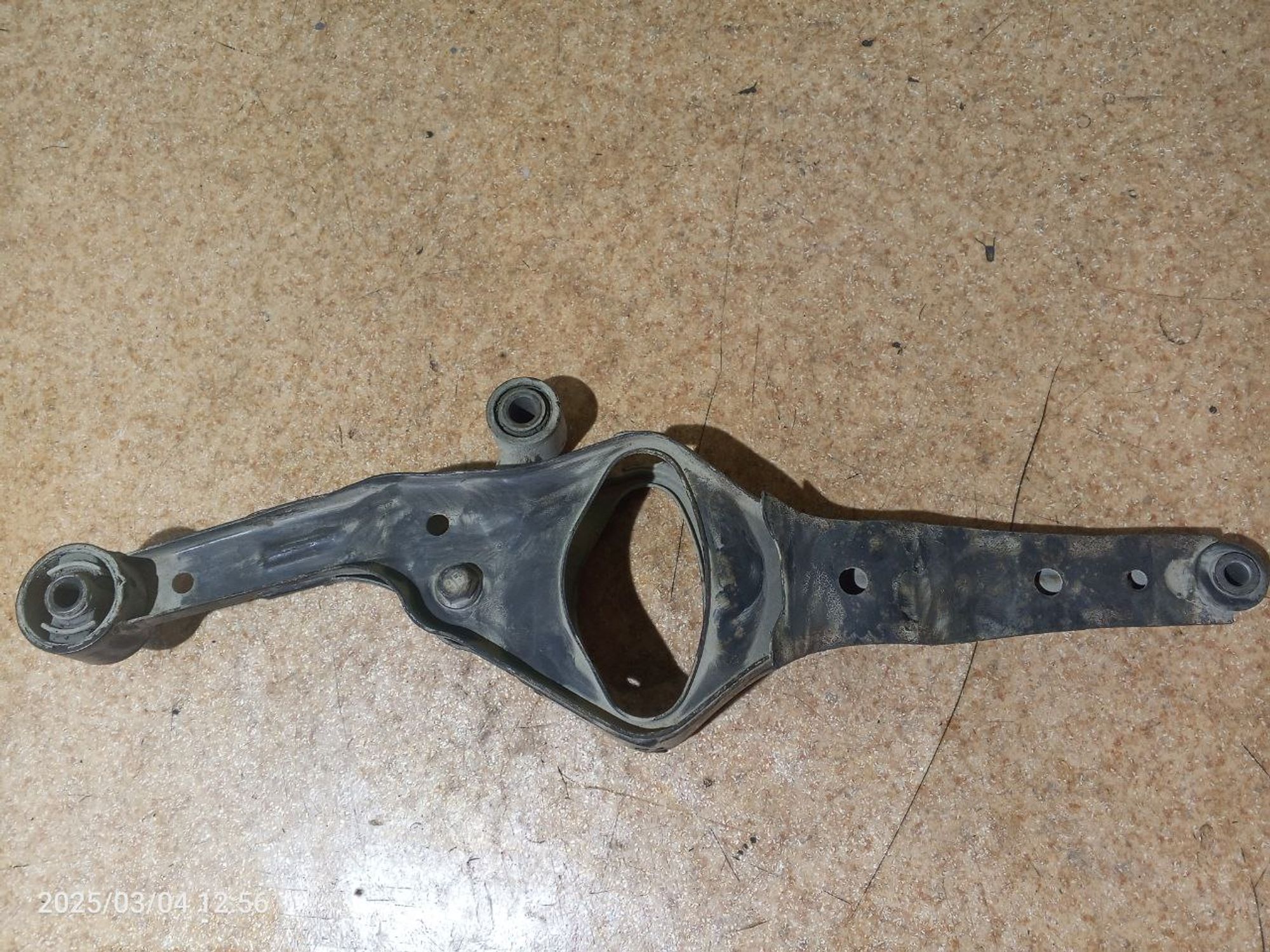 https://ycs.partsauto.market/partsauto-images/thmbs/userImages/7cfef6f3f711b4301ce5946b404c3455/part/704b5aca-5d74-4e9c-b3c5-429646b53a12_1741103148830.jpg