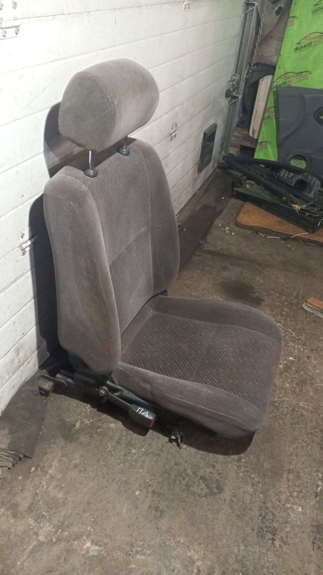 https://ycs.partsauto.market/partsauto-images/thmbs/userImages/7cfef6f3f711b4301ce5946b404c3455/part/7a2de6d8-67db-499b-8e20-3c996e769aad_1739208188308.jpg