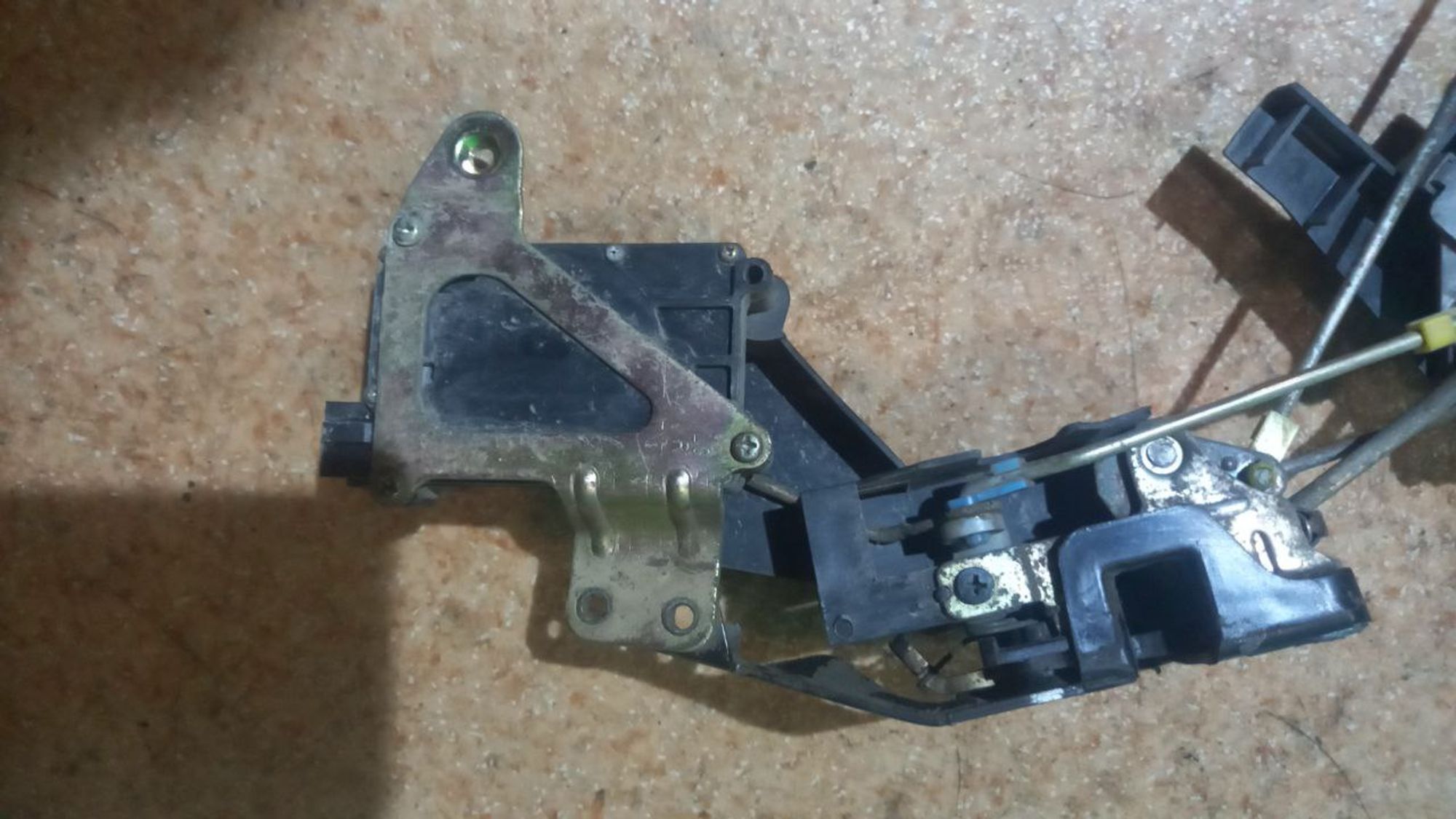 https://ycs.partsauto.market/partsauto-images/thmbs/userImages/7cfef6f3f711b4301ce5946b404c3455/part/7ec714d8-ff50-4c6b-90cc-4e46a8369be6_1703581070019.jpg