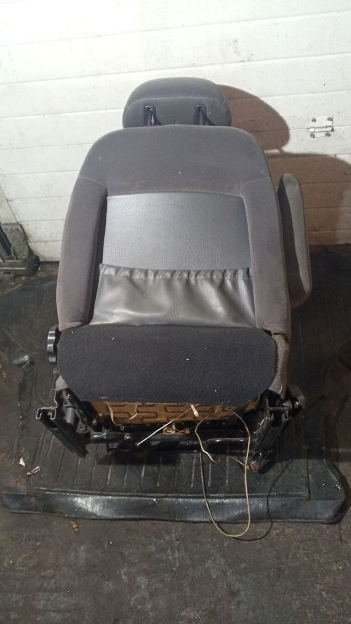 https://ycs.partsauto.market/partsauto-images/thmbs/userImages/7cfef6f3f711b4301ce5946b404c3455/part/9c0421c5-2383-4525-84c9-6ebe3aa0fd59_1735392912814.jpg
