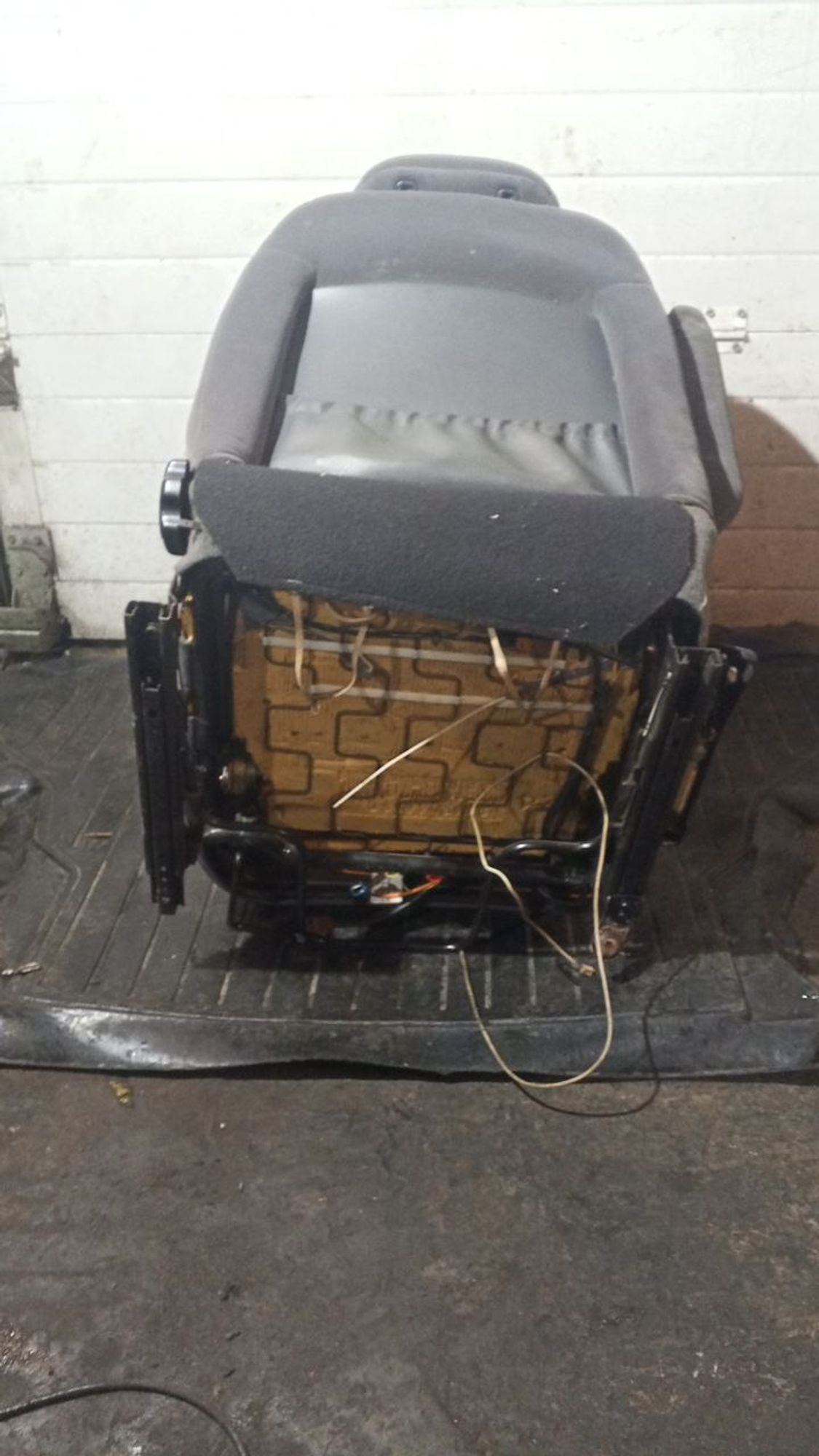 https://ycs.partsauto.market/partsauto-images/thmbs/userImages/7cfef6f3f711b4301ce5946b404c3455/part/d2ba0471-010b-4dfd-85ae-dee8fc750ec5_1735392912709.jpg