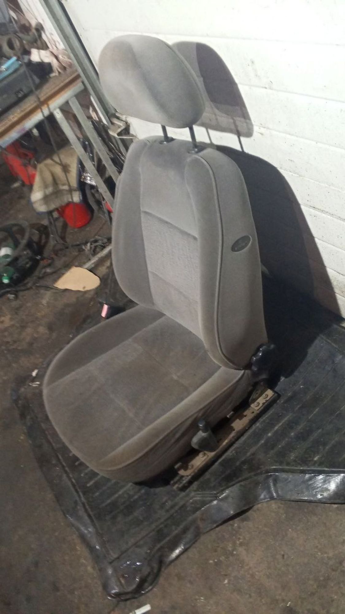 https://ycs.partsauto.market/partsauto-images/thmbs/userImages/7cfef6f3f711b4301ce5946b404c3455/part/e4c4fab1-7896-42be-893d-65487bfef269_1735392912072.jpg