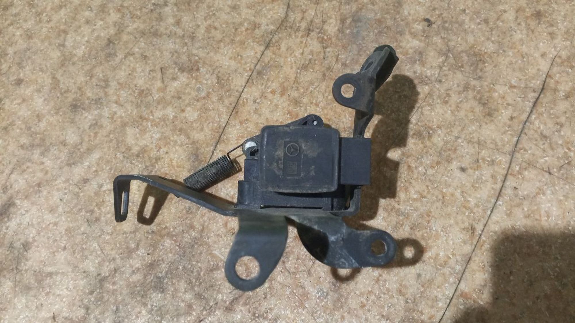 https://ycs.partsauto.market/partsauto-images/thmbs/userImages/7cfef6f3f711b4301ce5946b404c3455/part/f0cd7306-f511-4299-b63a-bd4f2b6b64ed_1735402757033.jpg