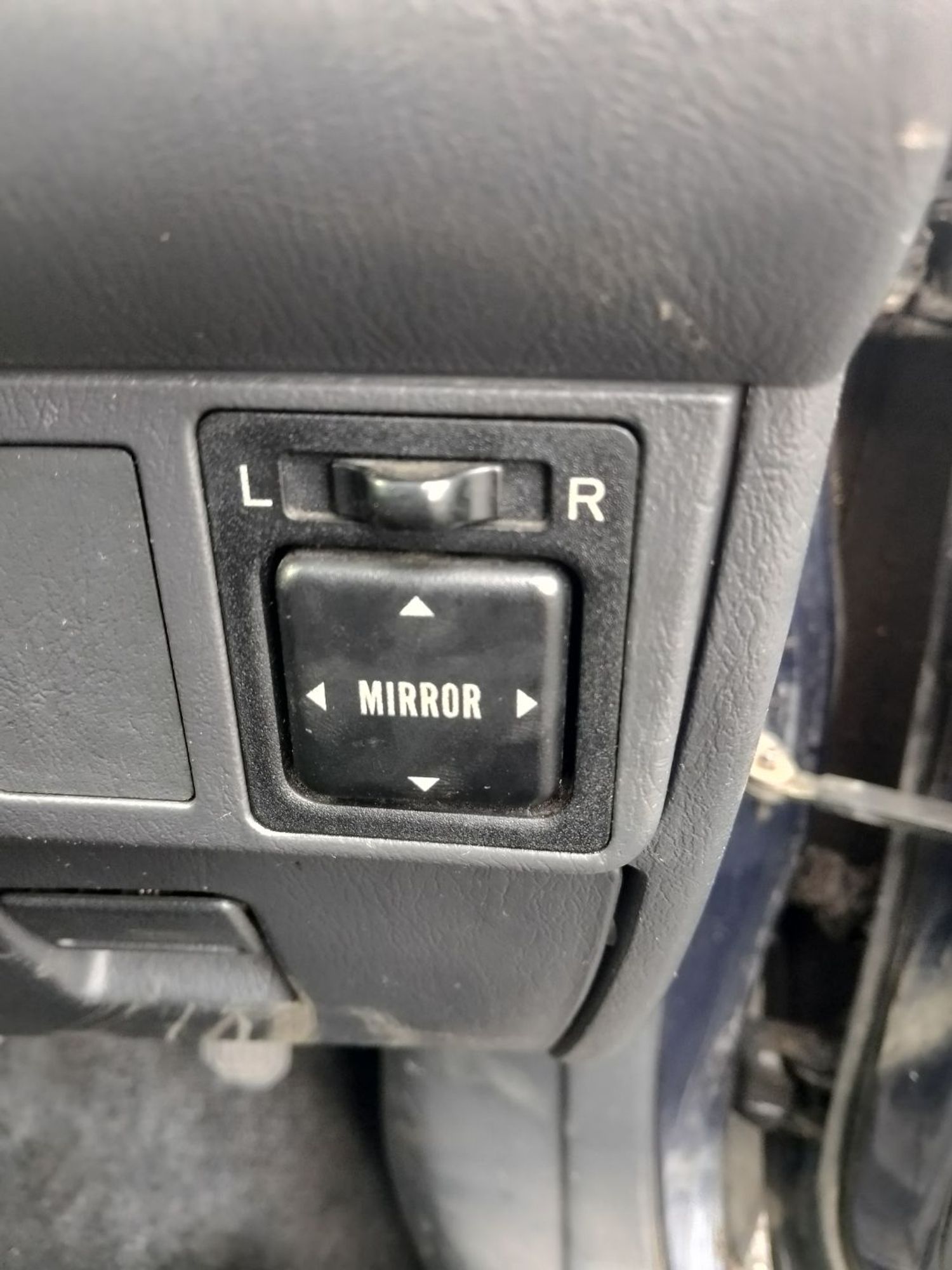 https://ycs.partsauto.market/partsauto-images/thmbs/userImages/7ed63c96fe685f431889ec34ef8f13b8/part/0a66896e-ff58-46a2-9c84-a51f5900a6d0_1785238929533.jpg