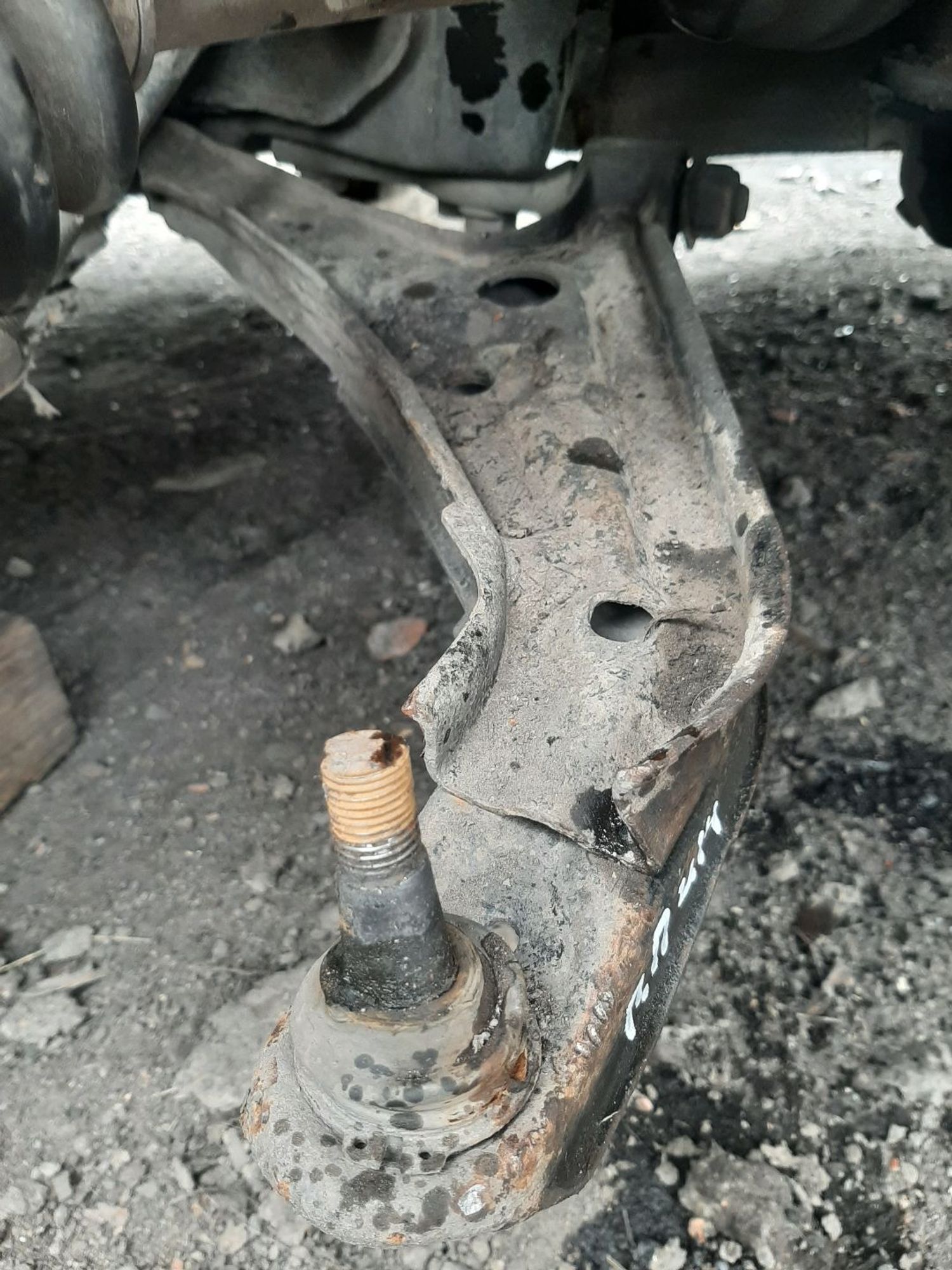 https://ycs.partsauto.market/partsauto-images/thmbs/userImages/7ed63c96fe685f431889ec34ef8f13b8/part/0d8de139-69ae-48a1-91b1-4aa03cddb3bc_1775997971212.jpg