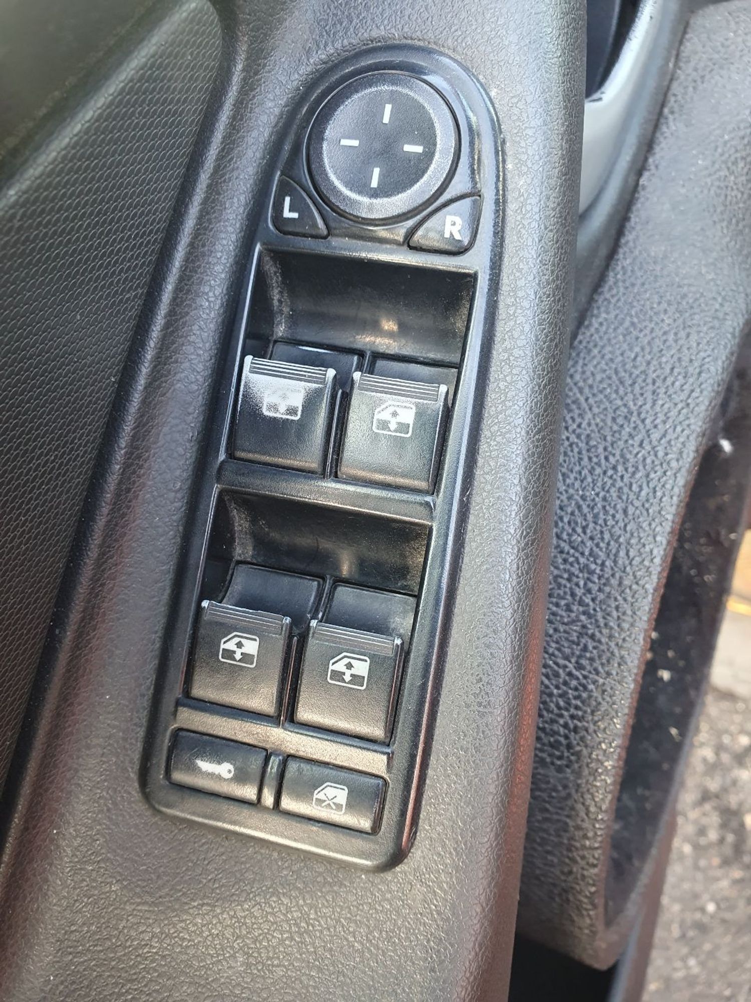 https://ycs.partsauto.market/partsauto-images/thmbs/userImages/7ed63c96fe685f431889ec34ef8f13b8/part/1705f169-2f1d-4a3a-9a9f-40ffa9219d97_1778301182103.jpg