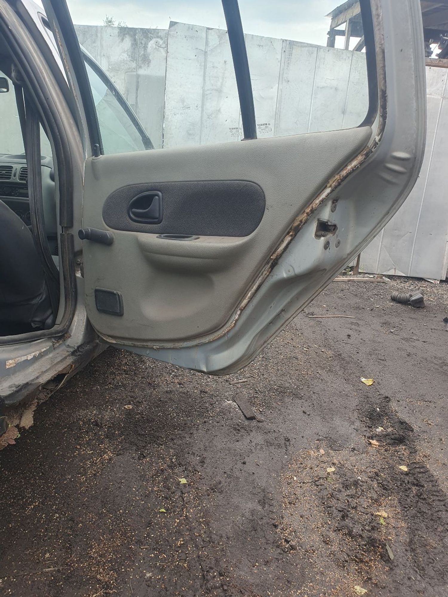 https://ycs.partsauto.market/partsauto-images/thmbs/userImages/7ed63c96fe685f431889ec34ef8f13b8/part/17ebddbd-604b-46cd-ad79-b4960c9a900a_1786333978002.jpg