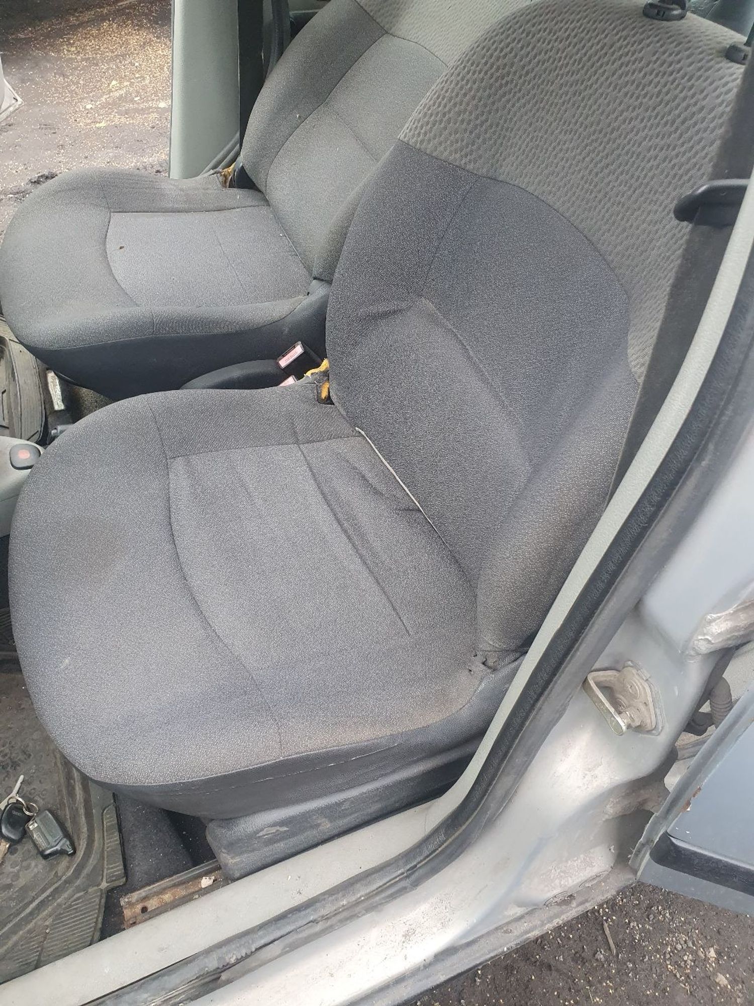 https://ycs.partsauto.market/partsauto-images/thmbs/userImages/7ed63c96fe685f431889ec34ef8f13b8/part/258dc48a-f71f-474d-8a24-46774e02c728_1786334615770.jpg