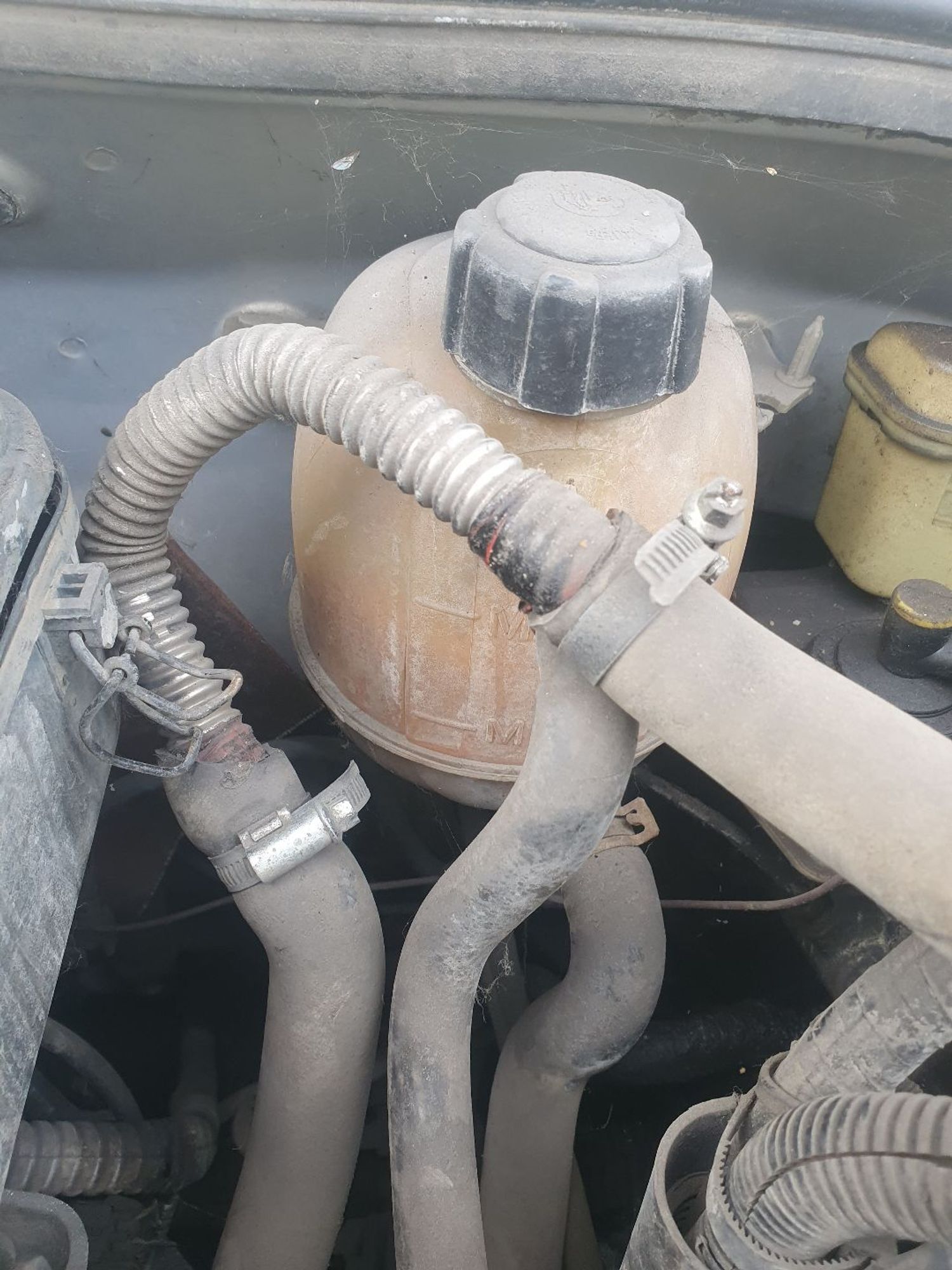 https://ycs.partsauto.market/partsauto-images/thmbs/userImages/7ed63c96fe685f431889ec34ef8f13b8/part/331e3357-b593-4213-9fcf-39771021295e_1786339862528.jpg
