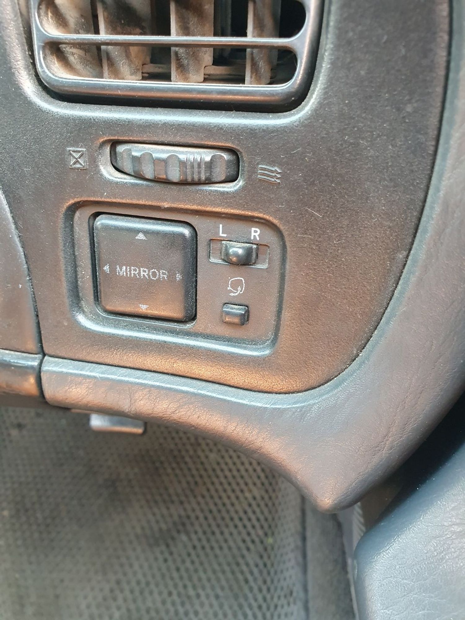 https://ycs.partsauto.market/partsauto-images/thmbs/userImages/7ed63c96fe685f431889ec34ef8f13b8/part/367745e7-aba7-4126-8b53-00ad6174f293_1782118919060.jpg