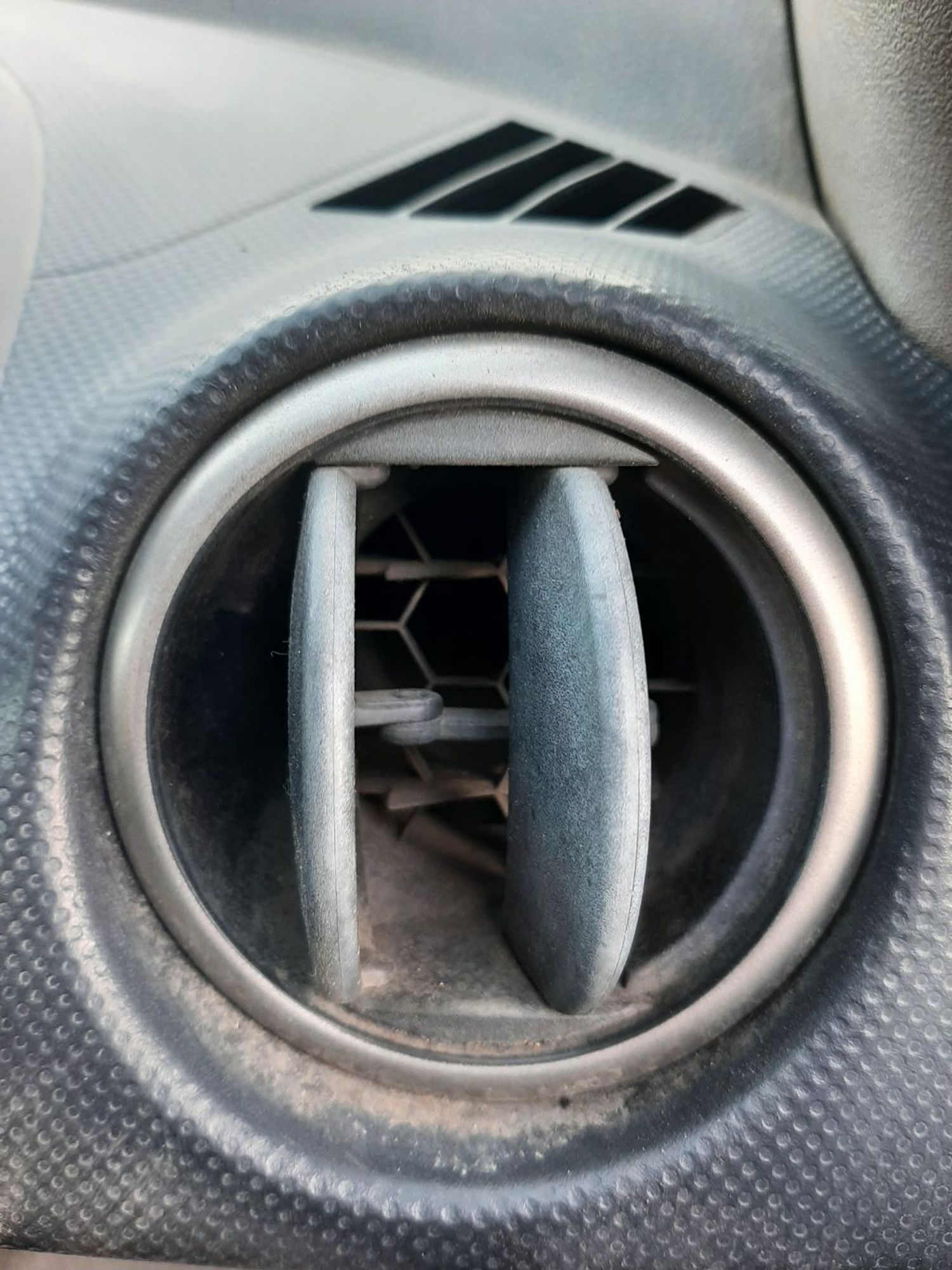 https://ycs.partsauto.market/partsauto-images/thmbs/userImages/7ed63c96fe685f431889ec34ef8f13b8/part/44ca7564-4ea1-43d5-93f0-5b2221c981d6_1775735844729.jpg