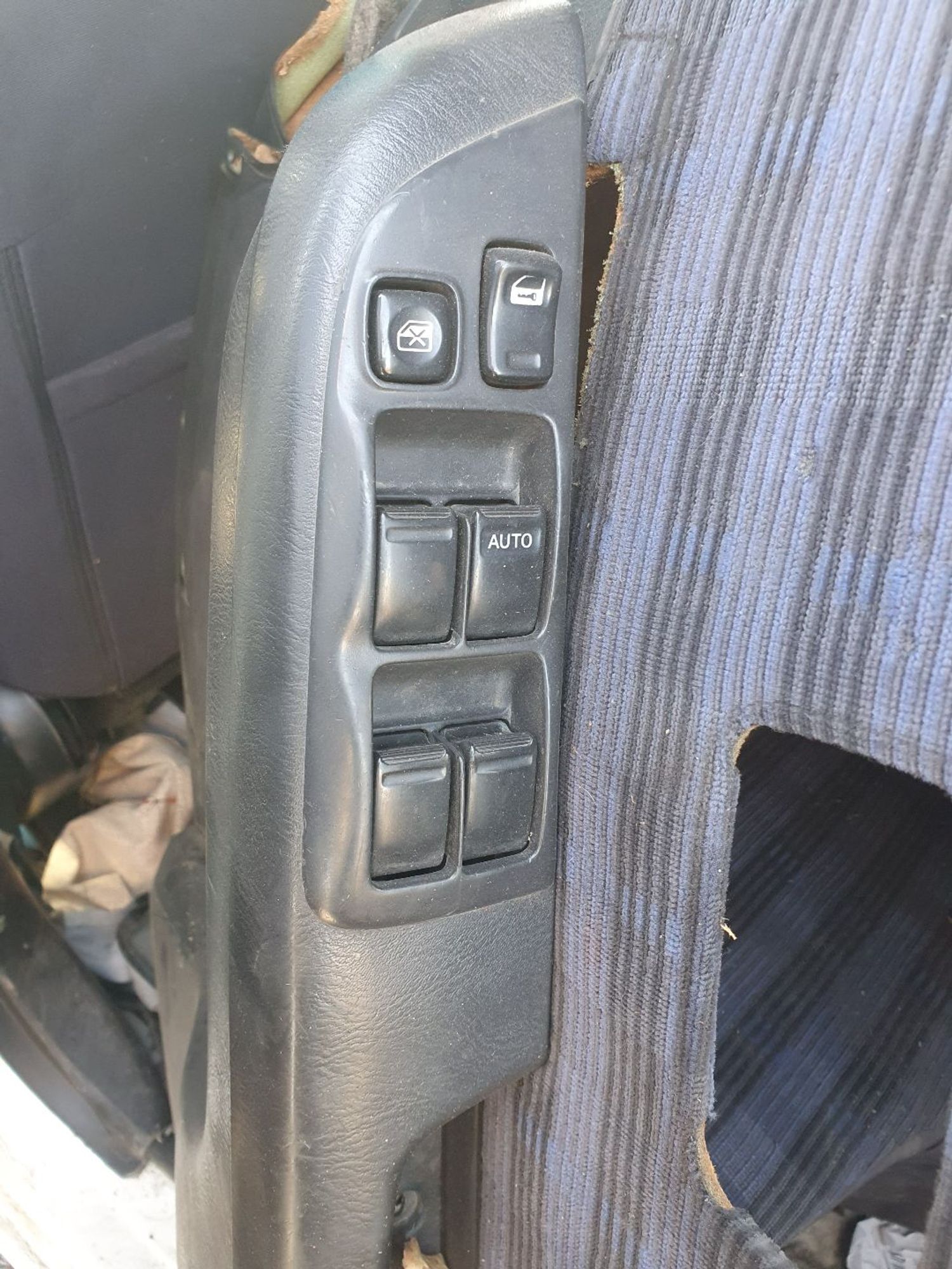 https://ycs.partsauto.market/partsauto-images/thmbs/userImages/7ed63c96fe685f431889ec34ef8f13b8/part/4b736ae2-5fdb-48c0-95fb-a6ffafdbeb3f_1777542055753.jpg