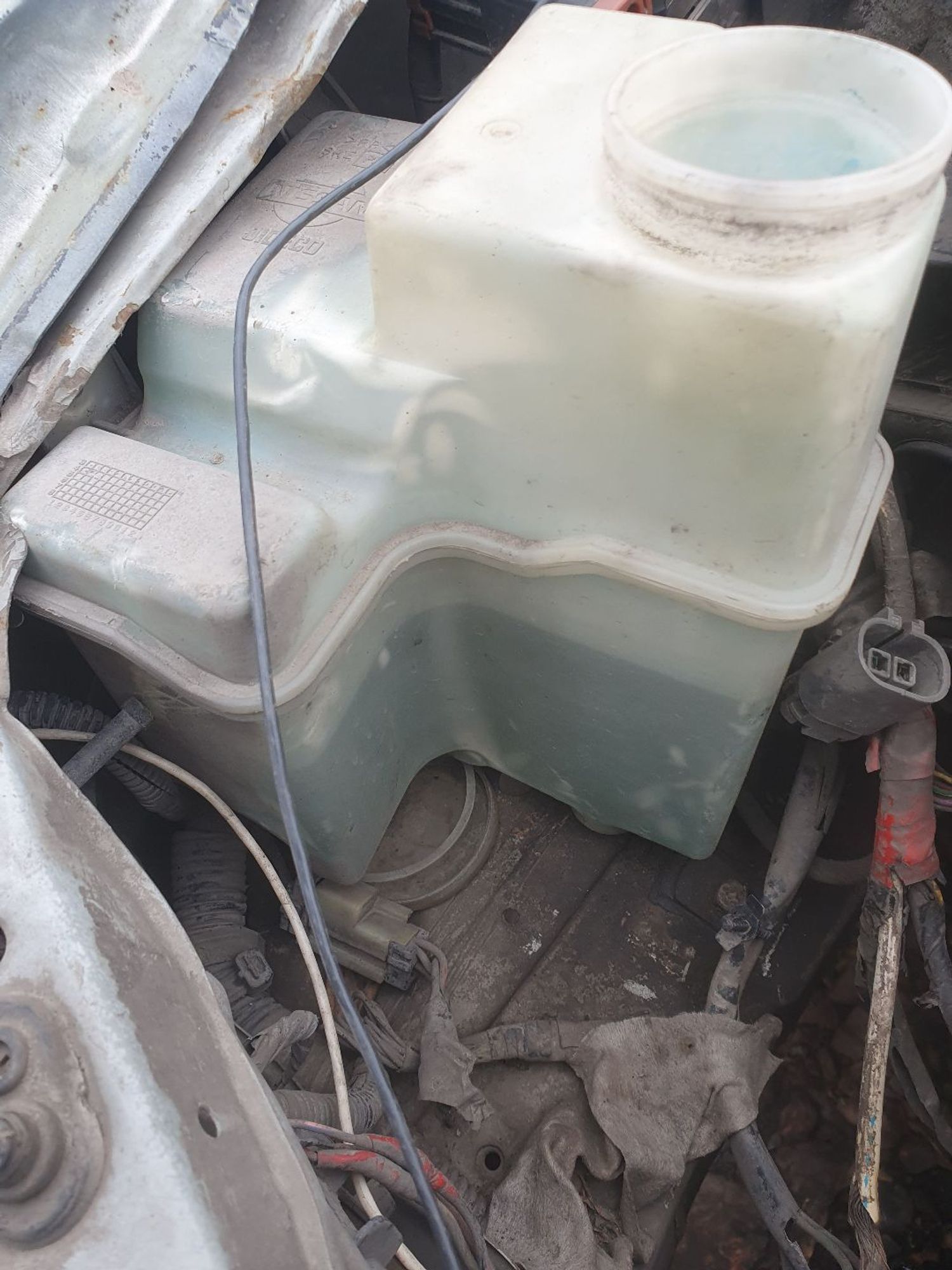 https://ycs.partsauto.market/partsauto-images/thmbs/userImages/7ed63c96fe685f431889ec34ef8f13b8/part/4b9fe81c-7efd-4f62-a1bb-8e6f547c6f2b_1778744739114.jpg