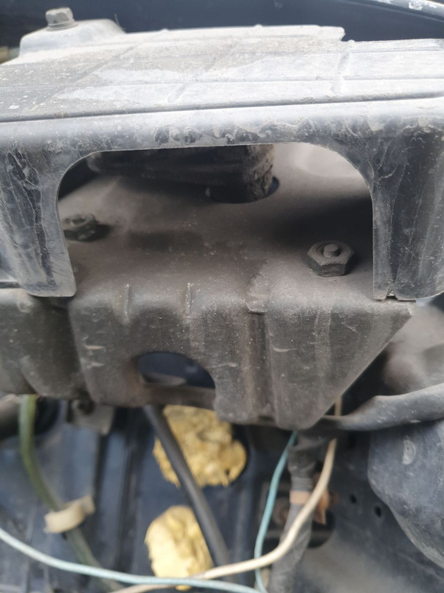 https://ycs.partsauto.market/partsauto-images/thmbs/userImages/7ed63c96fe685f431889ec34ef8f13b8/part/50fe853a-3ade-4ec1-9f99-65043ee6dcc4_1779010359030.jpg
