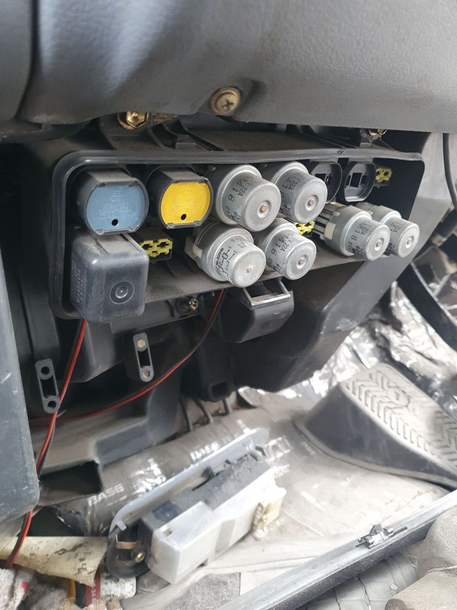 https://ycs.partsauto.market/partsauto-images/thmbs/userImages/7ed63c96fe685f431889ec34ef8f13b8/part/56ad112a-d98f-4304-85f2-5cf3e805f9b2_1778732497161.jpg