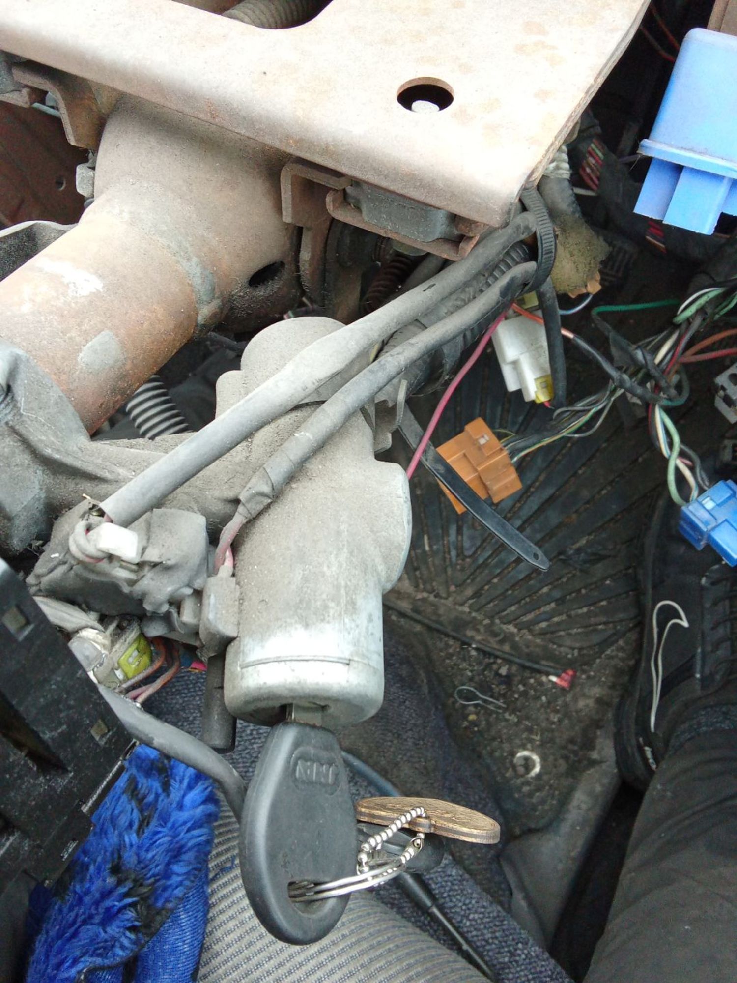 https://ycs.partsauto.market/partsauto-images/thmbs/userImages/7ed63c96fe685f431889ec34ef8f13b8/part/595c34e8-2854-480c-a695-6dc2f623fda3_1778393330648.jpg