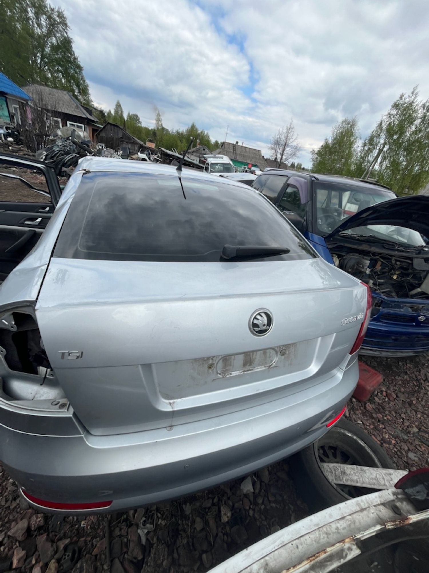 https://ycs.partsauto.market/partsauto-images/thmbs/userImages/7ed63c96fe685f431889ec34ef8f13b8/part/71518148-8a0a-4939-b725-522346626181_1778996486475.jpg