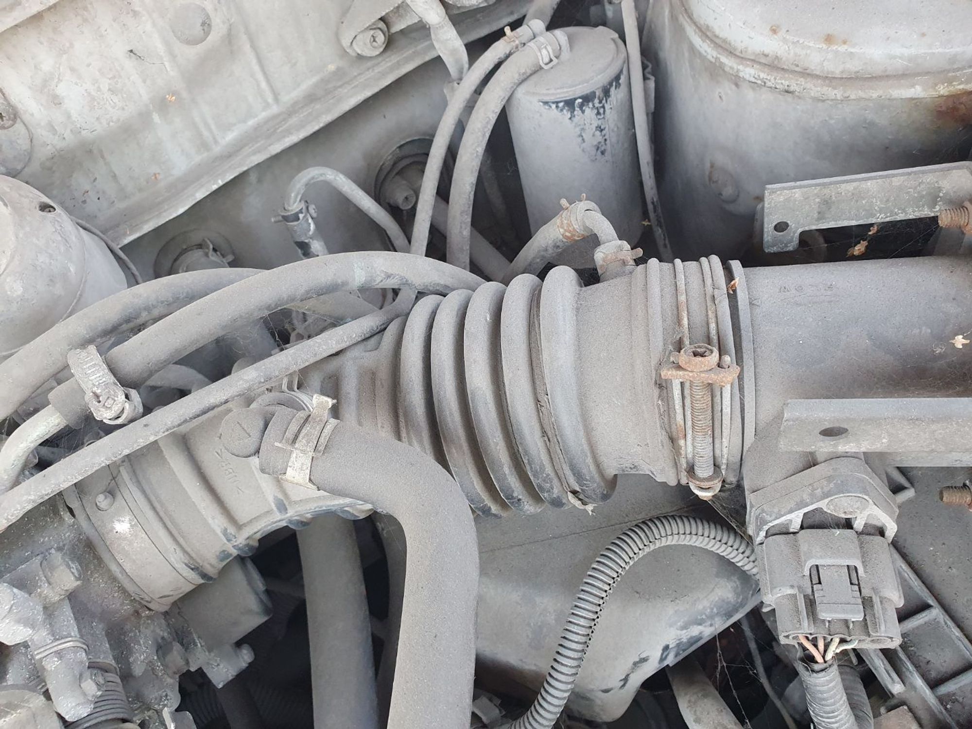 https://ycs.partsauto.market/partsauto-images/thmbs/userImages/7ed63c96fe685f431889ec34ef8f13b8/part/8122a22c-538a-4613-a40d-512485f5bed3_1779864942160.jpg