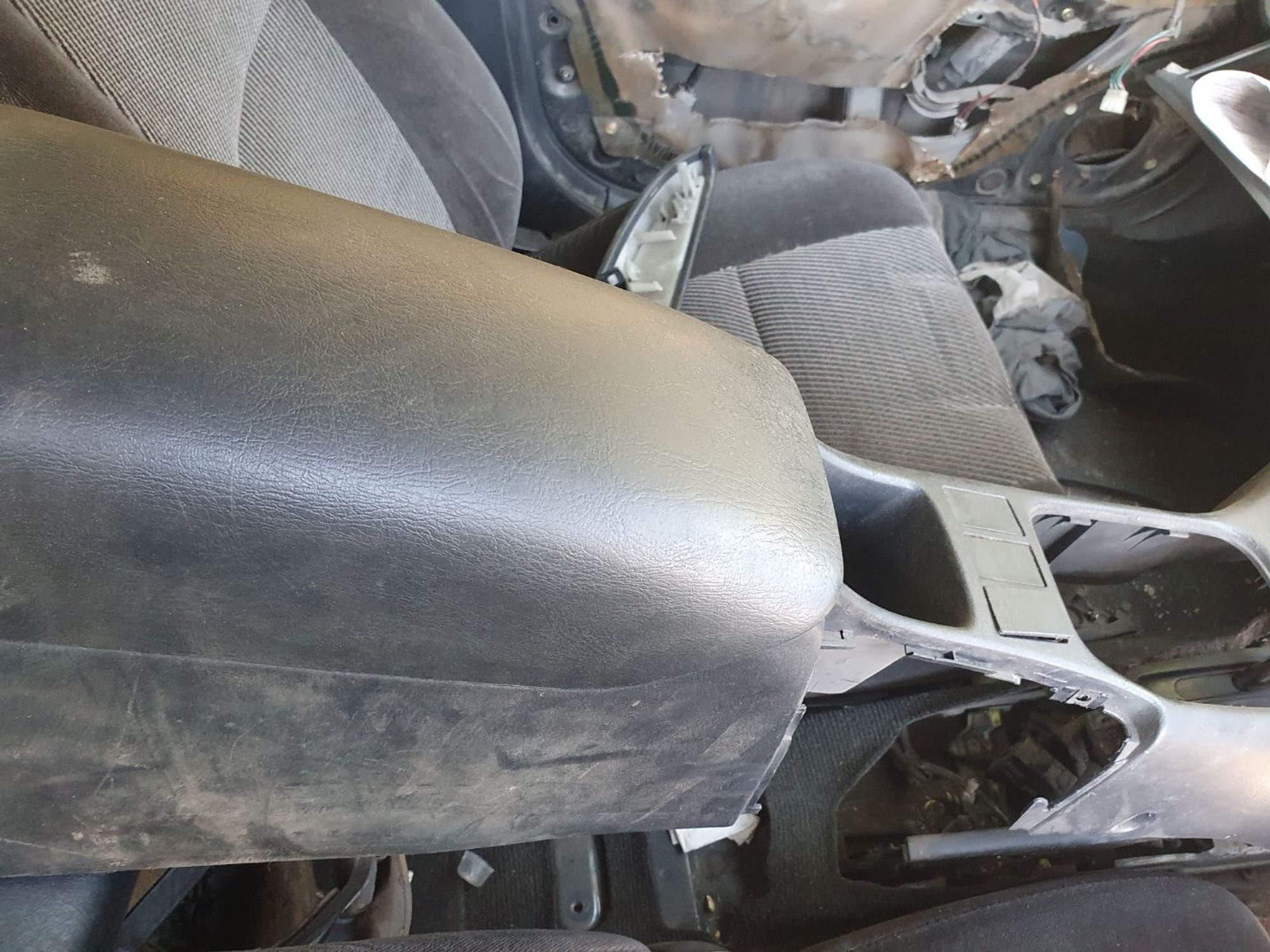 https://ycs.partsauto.market/partsauto-images/thmbs/userImages/7ed63c96fe685f431889ec34ef8f13b8/part/93973a92-892d-4668-b893-f12ce9bea61e_1786689092560.jpg