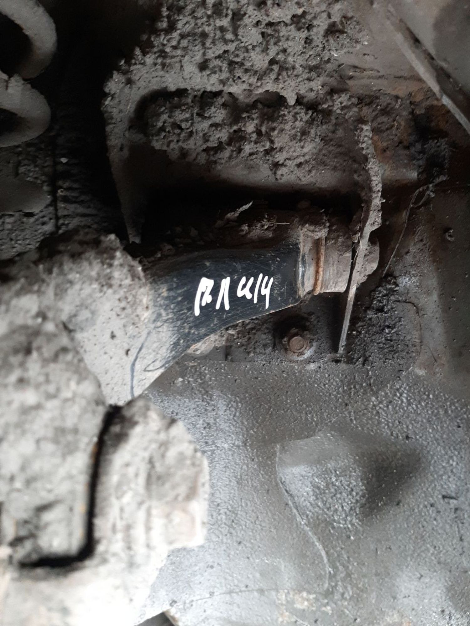 https://ycs.partsauto.market/partsauto-images/thmbs/userImages/7ed63c96fe685f431889ec34ef8f13b8/part/98007f74-b2e2-4829-acf8-0a4c031a09d2_1776054472935.jpg