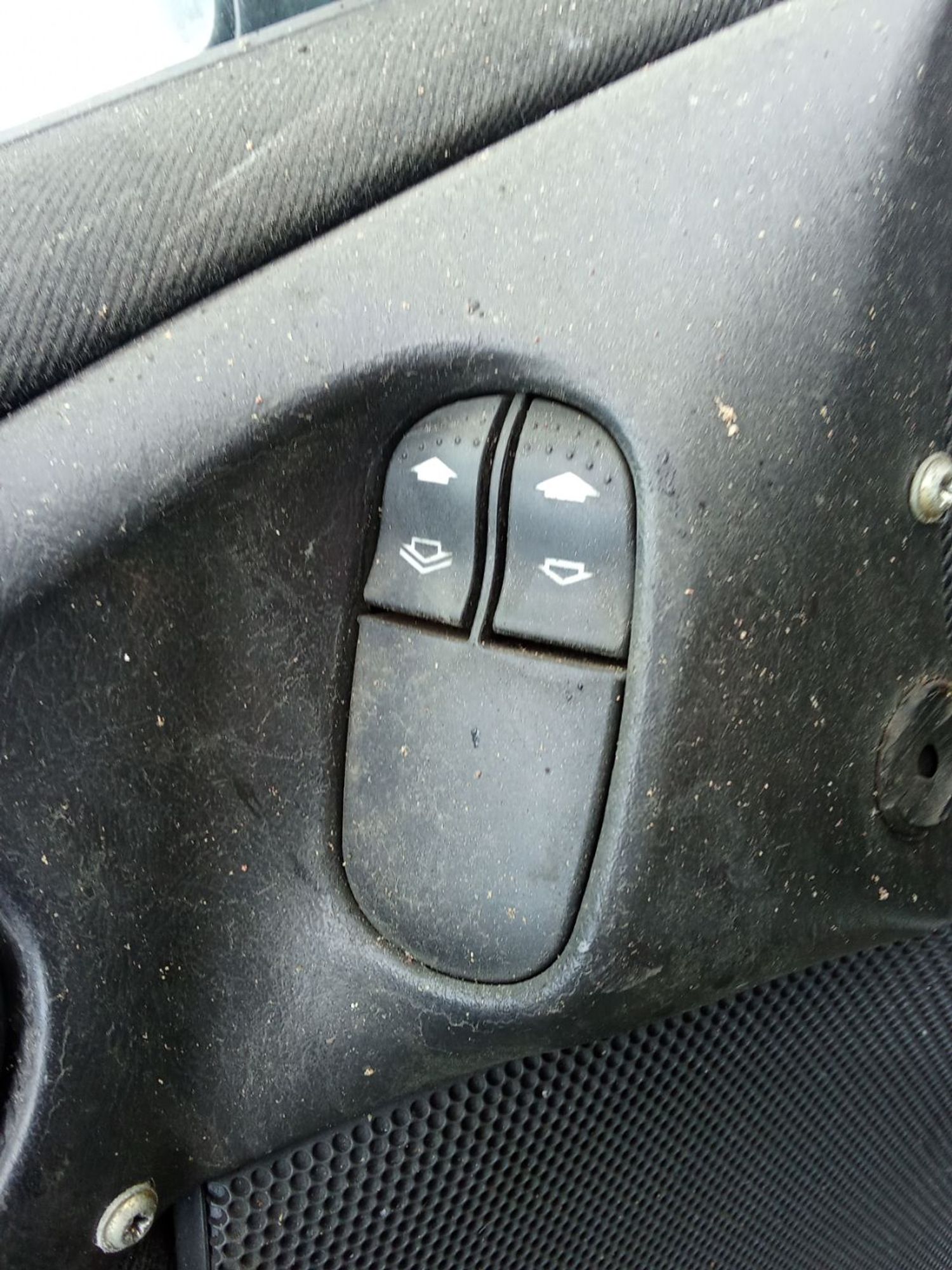 https://ycs.partsauto.market/partsauto-images/thmbs/userImages/7ed63c96fe685f431889ec34ef8f13b8/part/ae917d51-68fa-4dfc-a860-861a0caf8650_1781500504837.jpg