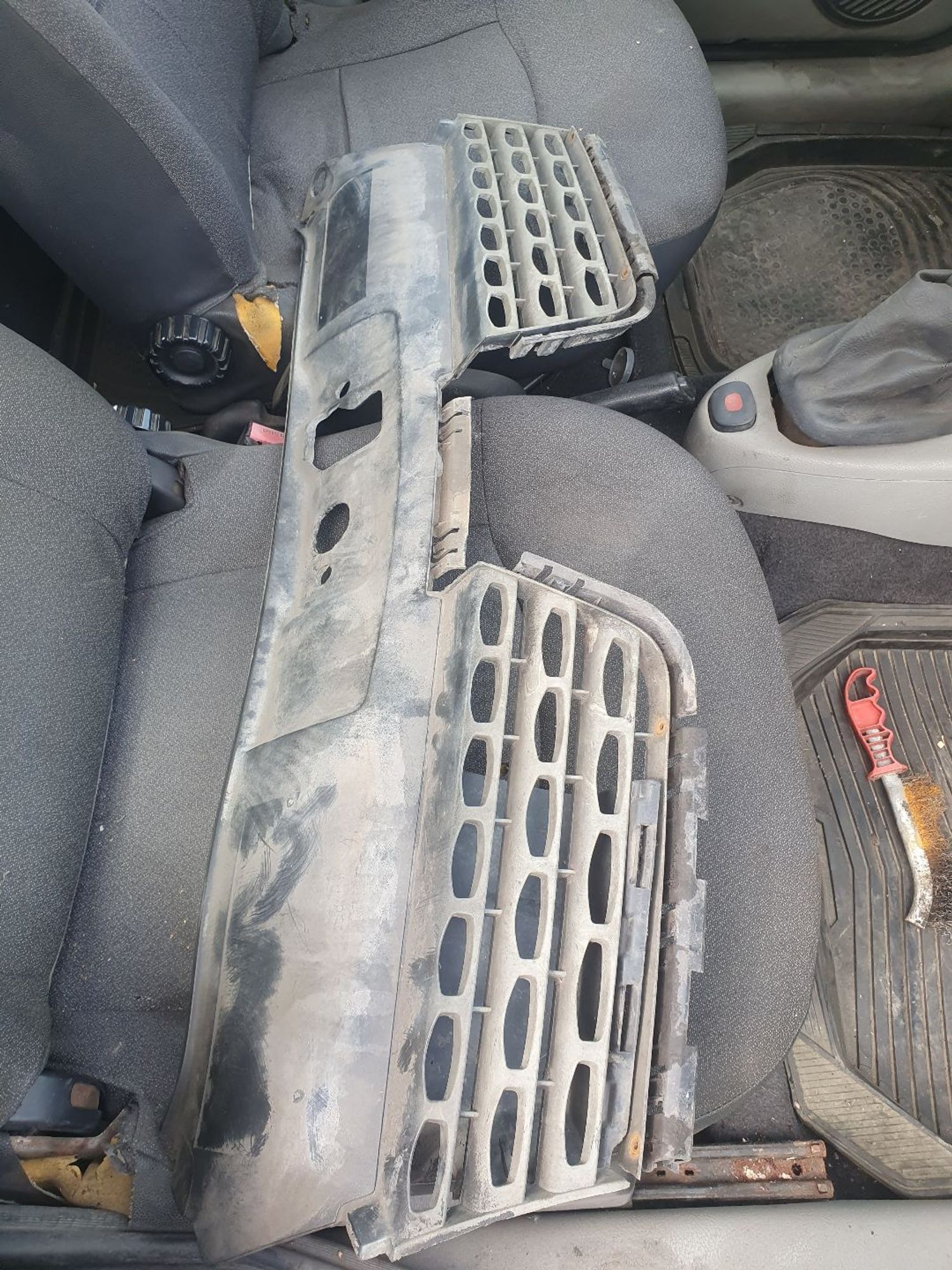 https://ycs.partsauto.market/partsauto-images/thmbs/userImages/7ed63c96fe685f431889ec34ef8f13b8/part/c9275272-09a8-4312-9bf4-563edb77c66f_1786339371307.jpg