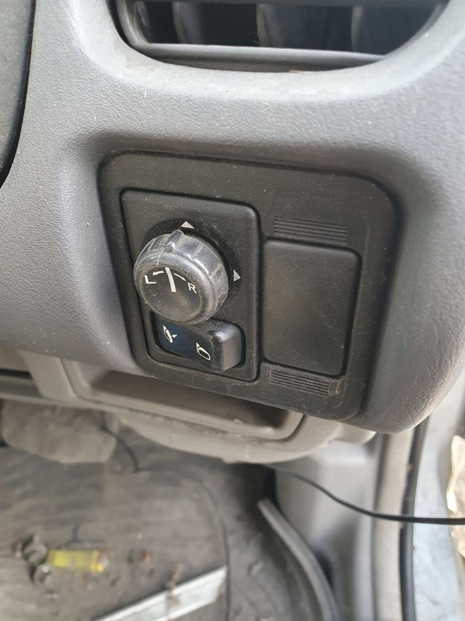 https://ycs.partsauto.market/partsauto-images/thmbs/userImages/7ed63c96fe685f431889ec34ef8f13b8/part/cc45840f-e1a2-45db-a526-cb844dfa345f_1778581724041.jpg