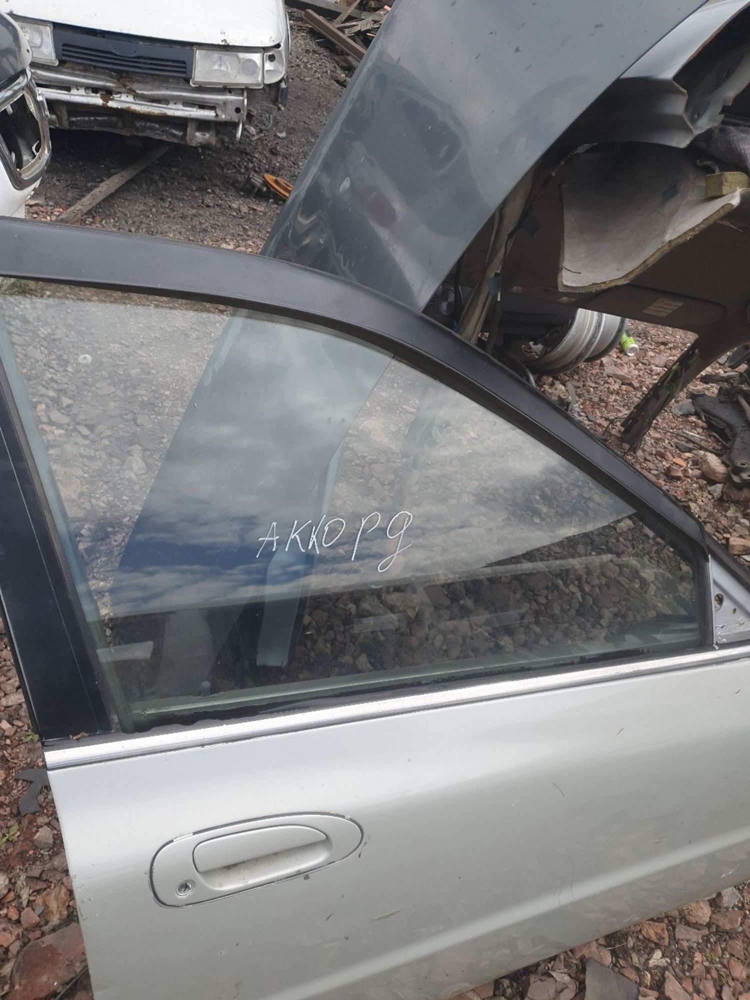 https://ycs.partsauto.market/partsauto-images/thmbs/userImages/7ed63c96fe685f431889ec34ef8f13b8/part/d9d6d958-0351-4b20-9474-6490a4c3ef64_1778738444210.jpg
