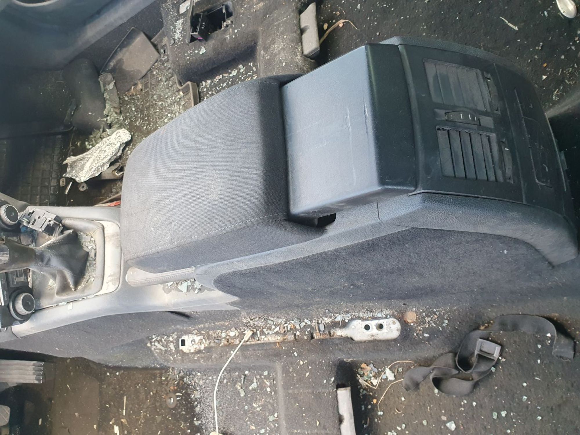 https://ycs.partsauto.market/partsauto-images/thmbs/userImages/7ed63c96fe685f431889ec34ef8f13b8/part/e14cc041-2e49-4768-8bd8-38074f09692f_1779177335556.jpg