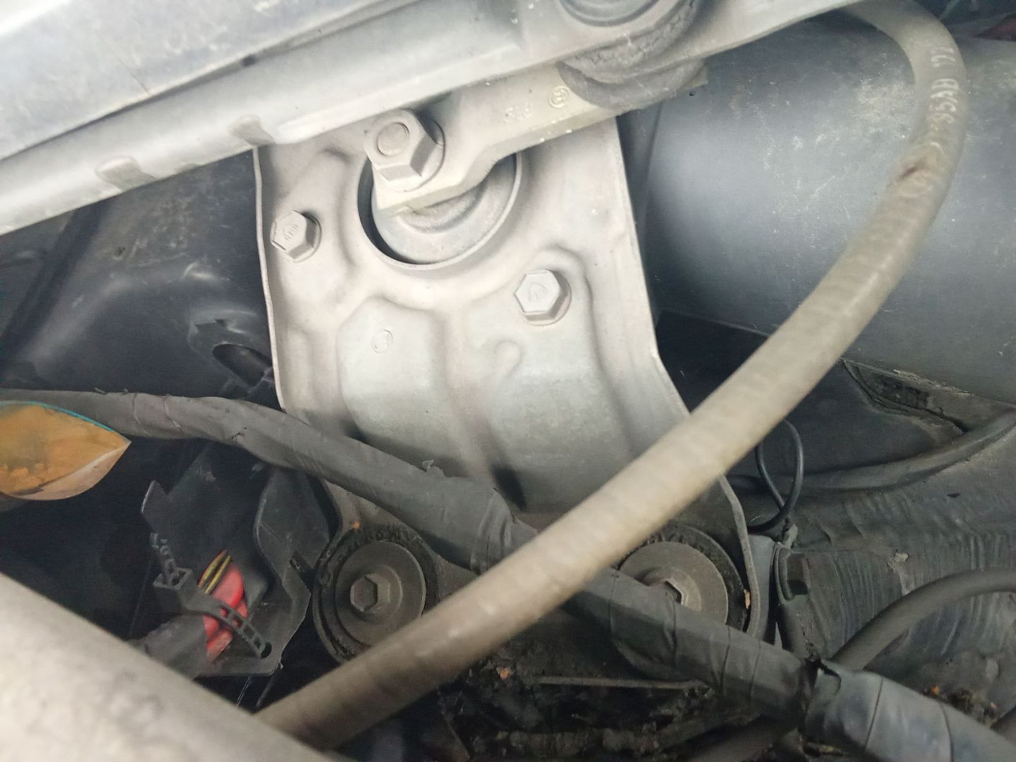 https://ycs.partsauto.market/partsauto-images/thmbs/userImages/7ed63c96fe685f431889ec34ef8f13b8/part/efd9aa2a-769b-46b0-918e-d6eb9361f9e3_1779003153065.jpg