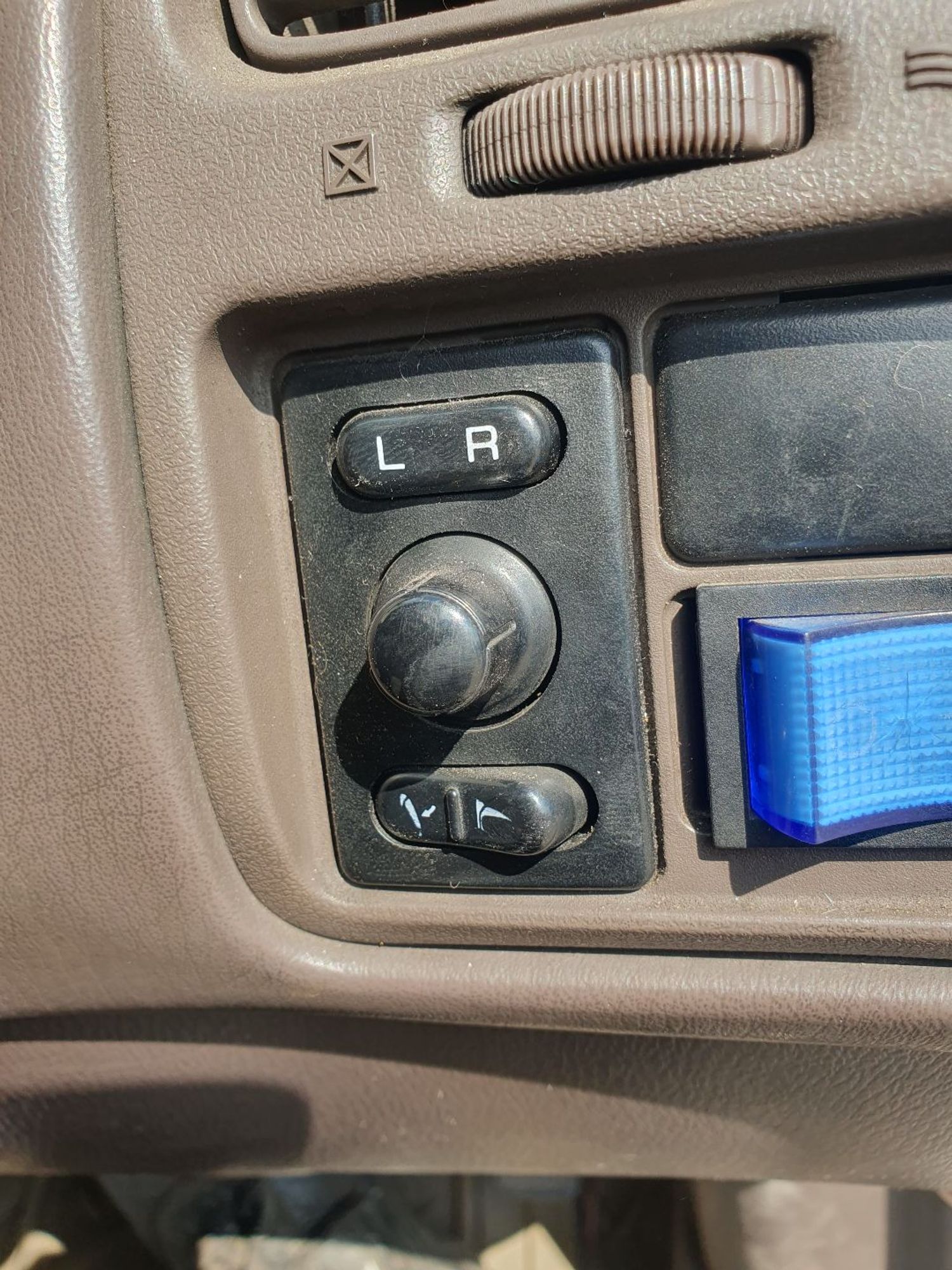 https://ycs.partsauto.market/partsauto-images/thmbs/userImages/7ed63c96fe685f431889ec34ef8f13b8/part/f45f5d51-fb9b-43ec-98cc-968e6745ab41_1786088094625.jpg