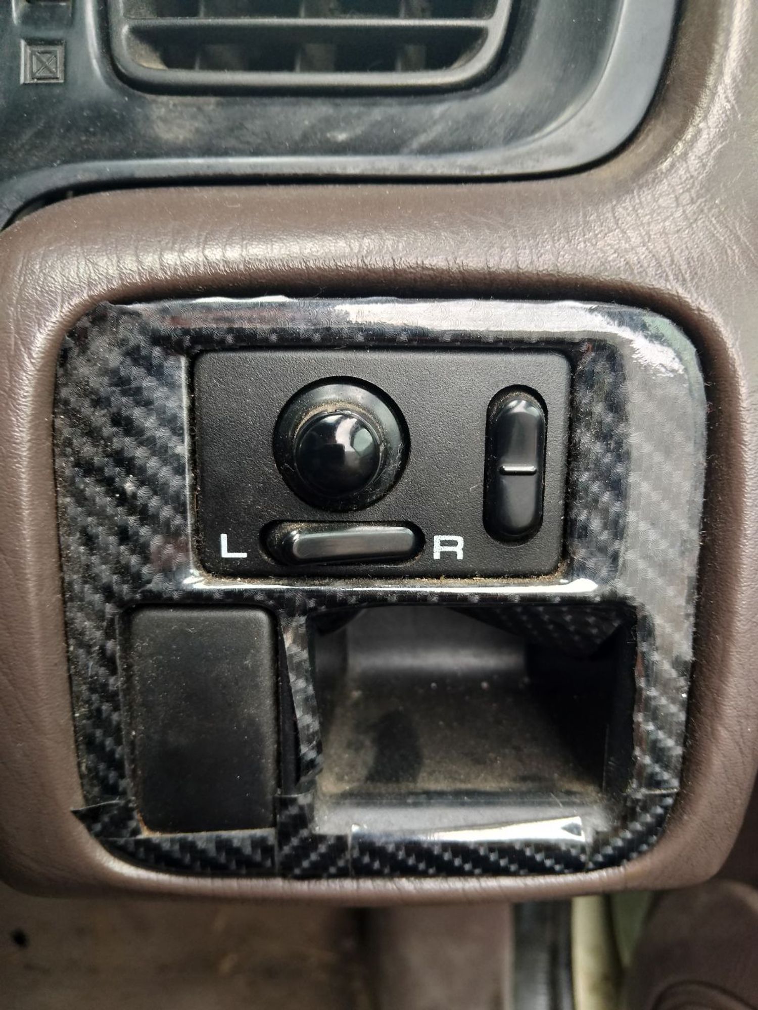 https://ycs.partsauto.market/partsauto-images/thmbs/userImages/7ed63c96fe685f431889ec34ef8f13b8/part/f7be375f-fd64-4c11-bb7d-b06b5d673ba1_1784369591136.jpg