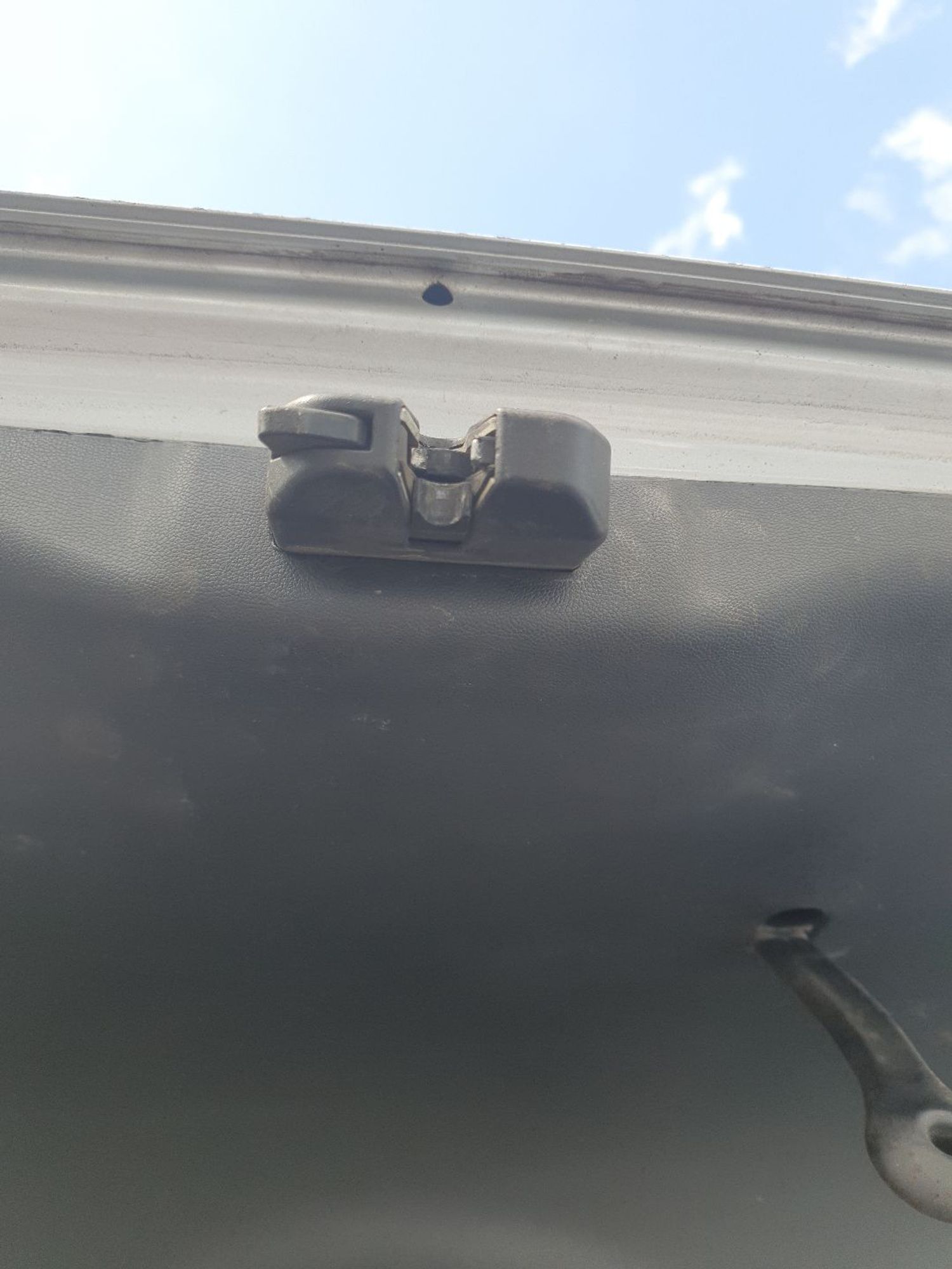 https://ycs.partsauto.market/partsauto-images/thmbs/userImages/7ed63c96fe685f431889ec34ef8f13b8/part/fe195014-42c6-4a29-b361-9bbd4a013e42_1779181064442.jpg