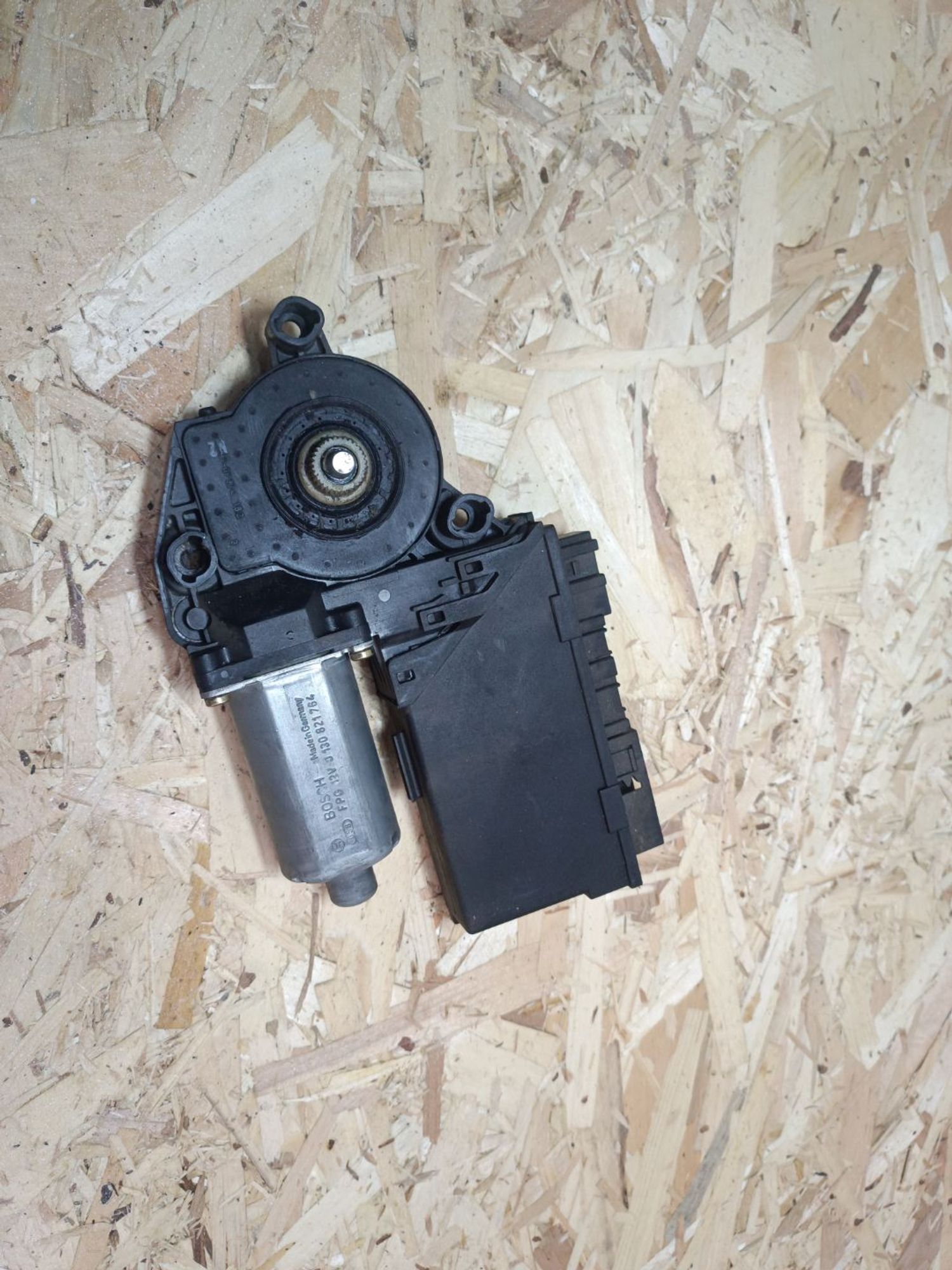 https://ycs.partsauto.market/partsauto-images/thmbs/userImages/8029f6437d5d02dac36f934fd72097e9/part/ff7084f5-d44d-4c66-93e2-b5a96017a3c7_1789039262087.jpg