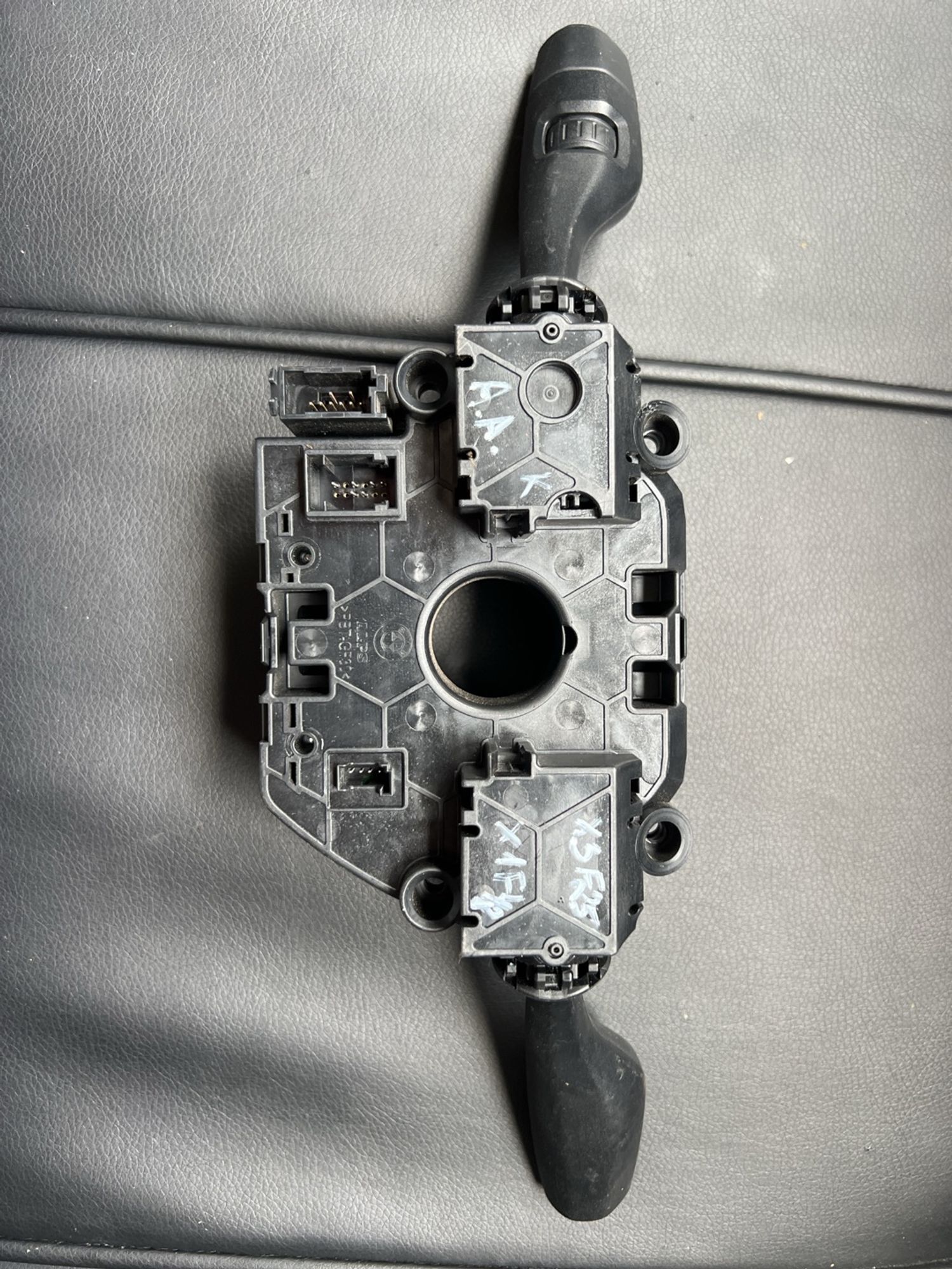 https://ycs.partsauto.market/partsauto-images/thmbs/userImages/82798d1dea2c19ada63d093c70529e74/part/043e5d3f-e4cd-404d-9e9e-87a9a3861ee9_1720606061779.jpg