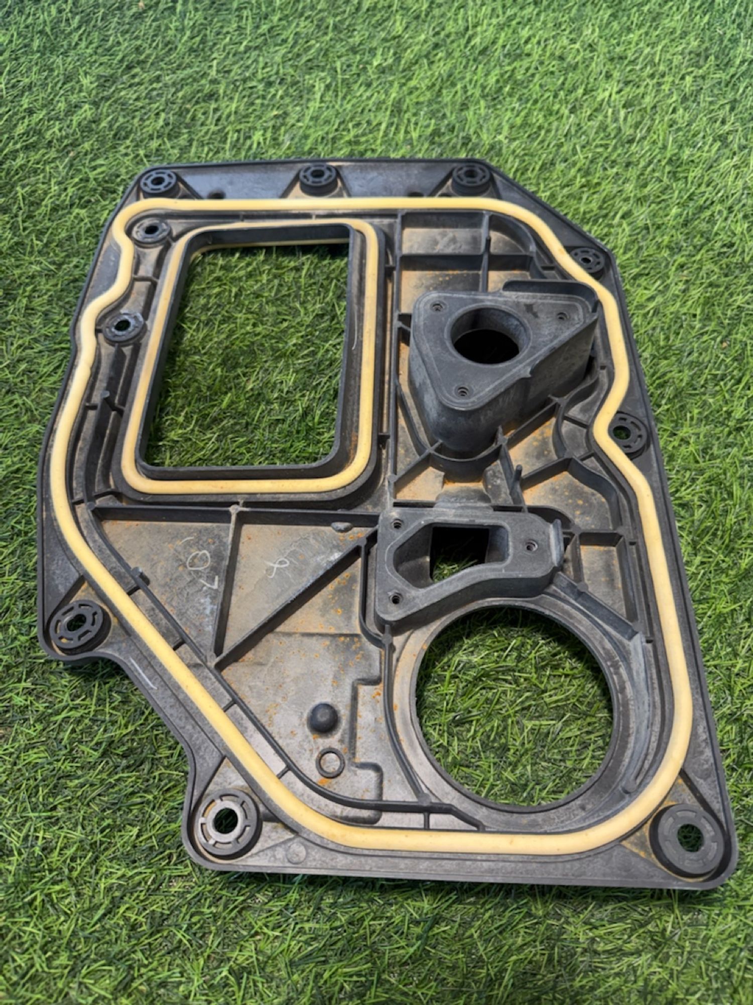 https://ycs.partsauto.market/partsauto-images/thmbs/userImages/82798d1dea2c19ada63d093c70529e74/part/0515b298-3606-474e-8b5e-d3a47a5efe81_1782897986381.jpg