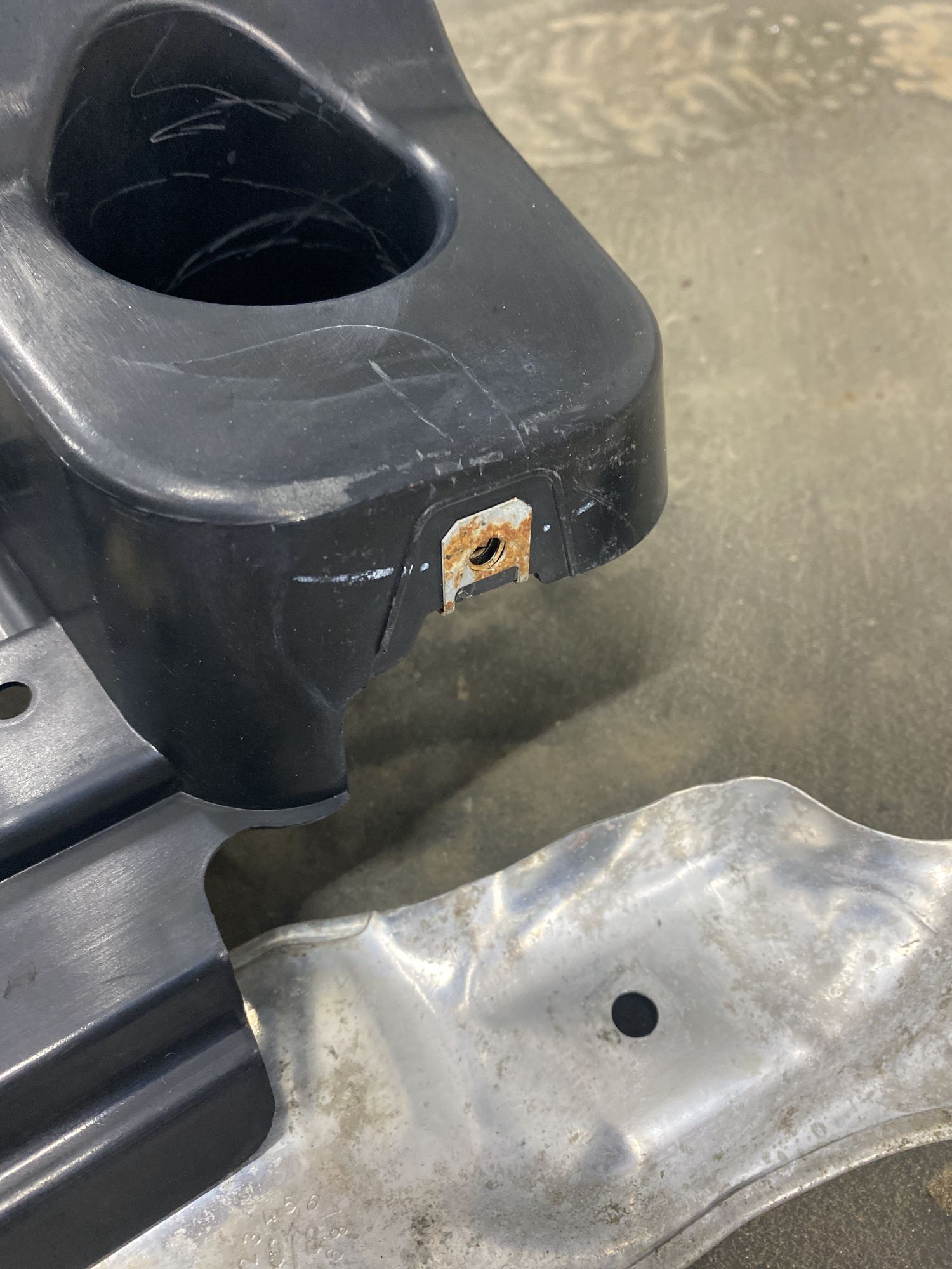 https://ycs.partsauto.market/partsauto-images/thmbs/userImages/82798d1dea2c19ada63d093c70529e74/part/052e83bf-9201-4a6d-a929-e0e67d7e96c0_1702337181783.jpg