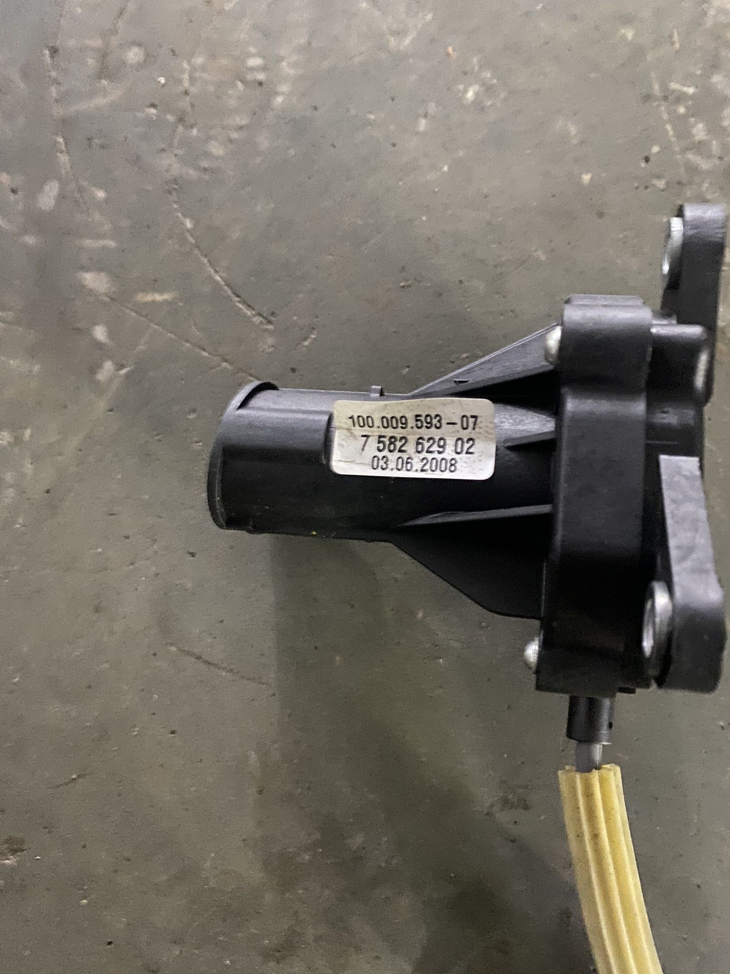 https://ycs.partsauto.market/partsauto-images/thmbs/userImages/82798d1dea2c19ada63d093c70529e74/part/088ad77a-da3e-4f92-b37e-9d174f64da63_1702656115702.jpg