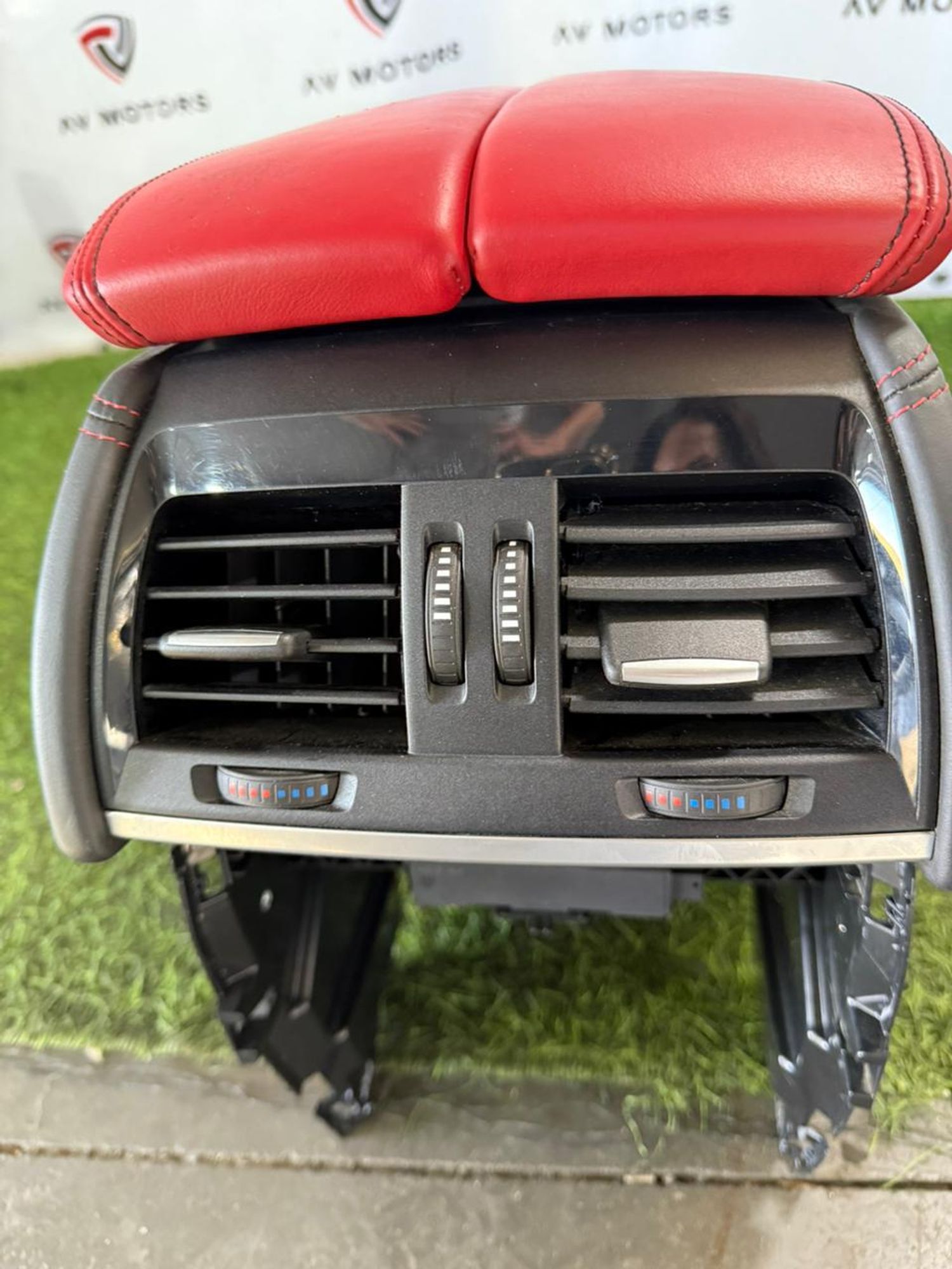 https://ycs.partsauto.market/partsauto-images/thmbs/userImages/82798d1dea2c19ada63d093c70529e74/part/0b9453e6-207f-42b3-9fa0-1745e5a8050b_1777903992780.jpg