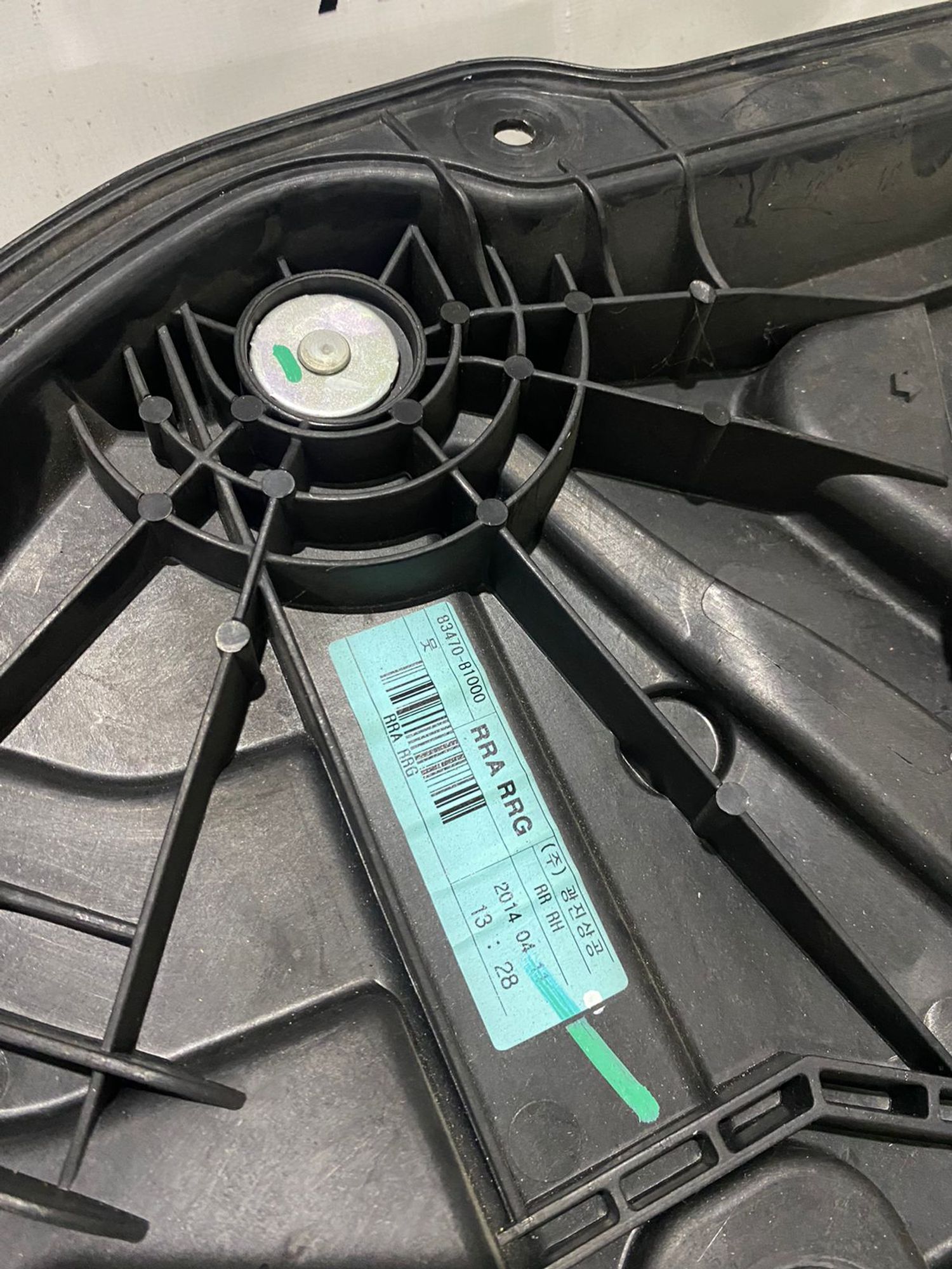 https://ycs.partsauto.market/partsauto-images/thmbs/userImages/82798d1dea2c19ada63d093c70529e74/part/13421e8d-a7b7-406f-8545-b7e1d6290357_1732630758358.jpg