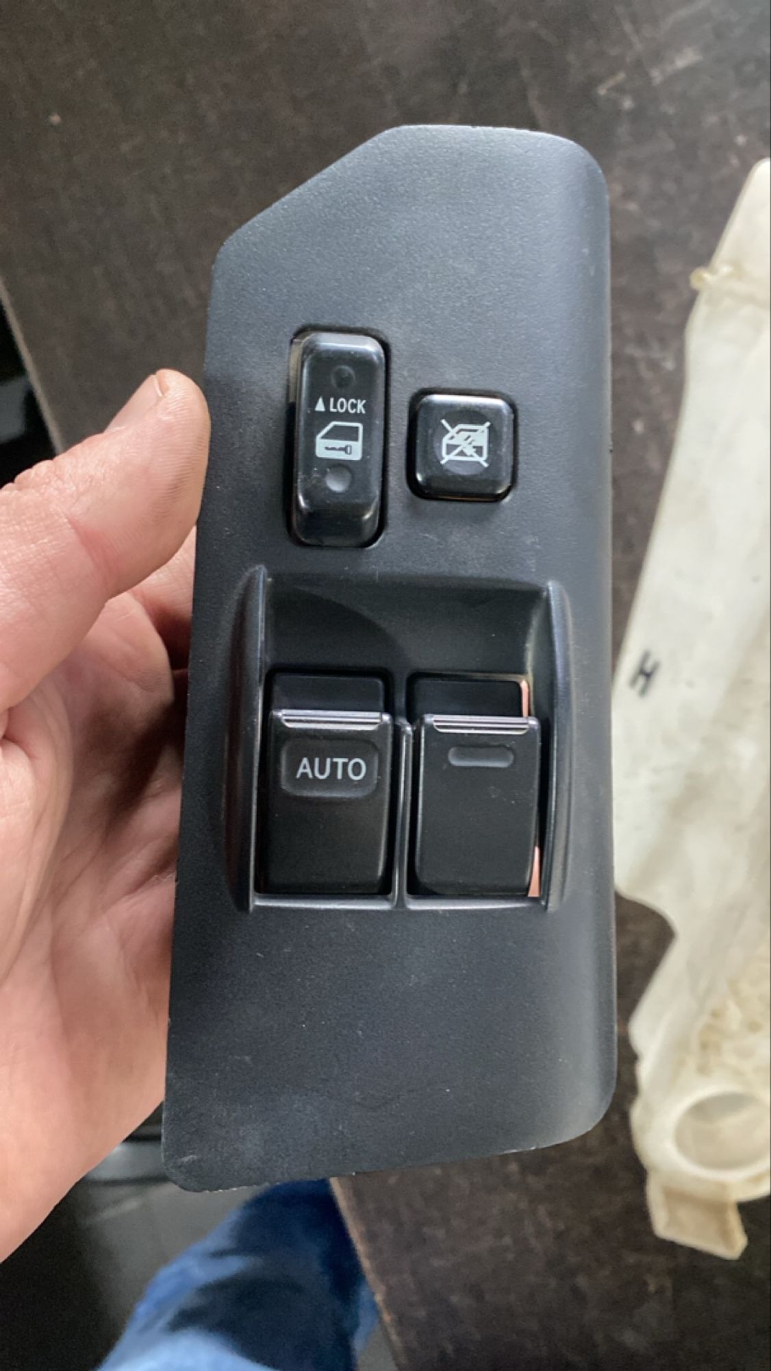 https://ycs.partsauto.market/partsauto-images/thmbs/userImages/82798d1dea2c19ada63d093c70529e74/part/1bc6e2e7-fb95-4946-90e6-c2b329e44640_1736939510248.jpg