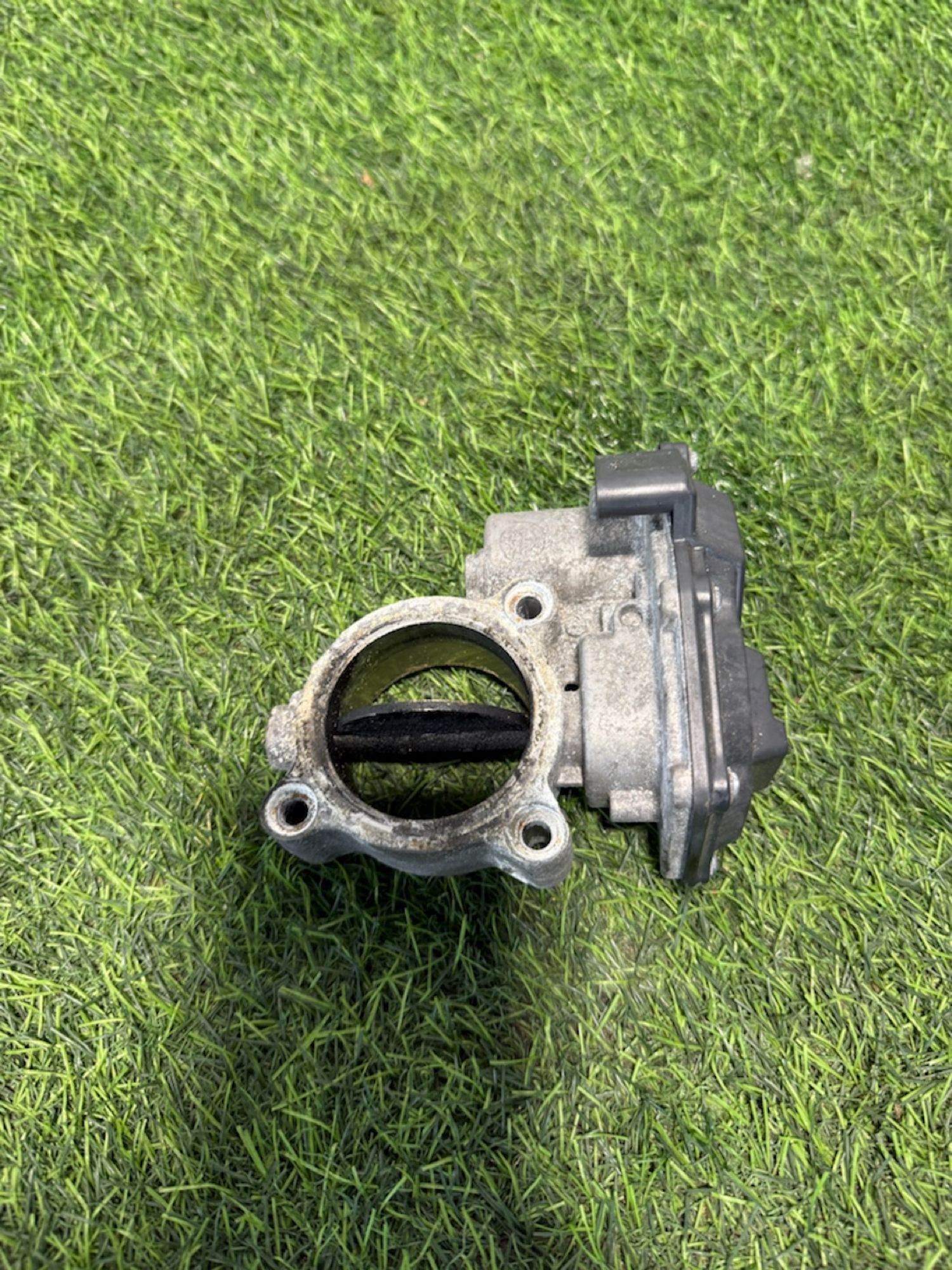 https://ycs.partsauto.market/partsauto-images/thmbs/userImages/82798d1dea2c19ada63d093c70529e74/part/282da180-21f1-4906-b300-5c9caa1b54bb_1776935577771.jpg