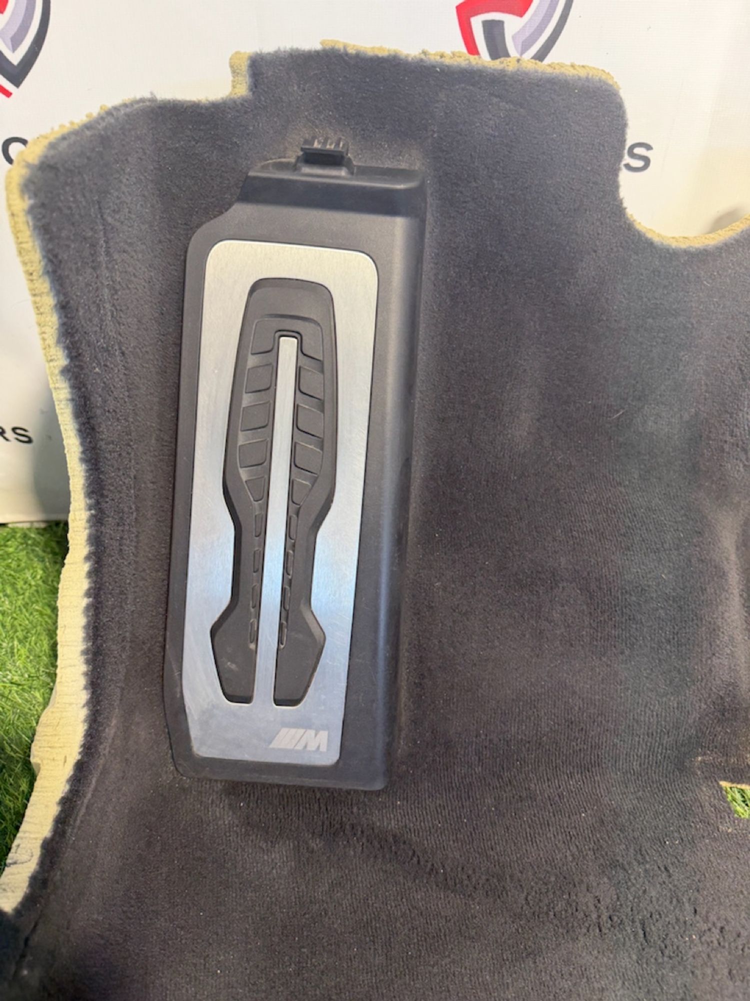 https://ycs.partsauto.market/partsauto-images/thmbs/userImages/82798d1dea2c19ada63d093c70529e74/part/40ef50d6-6f13-41a5-85e2-f153bf058fcf_1781598742141.jpg