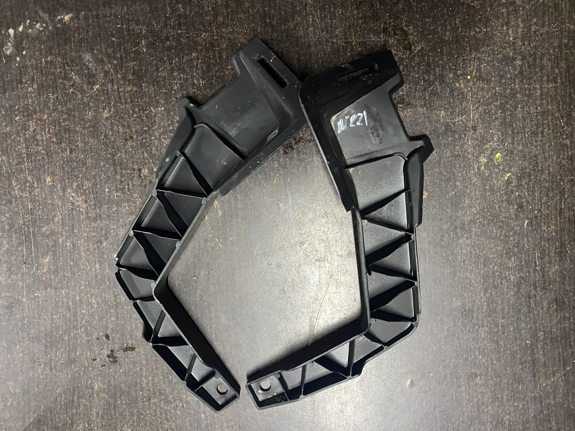 Mercedes-Benz  W221 Кронштейн решетки радиатора, 1500 рублей, Краснодар