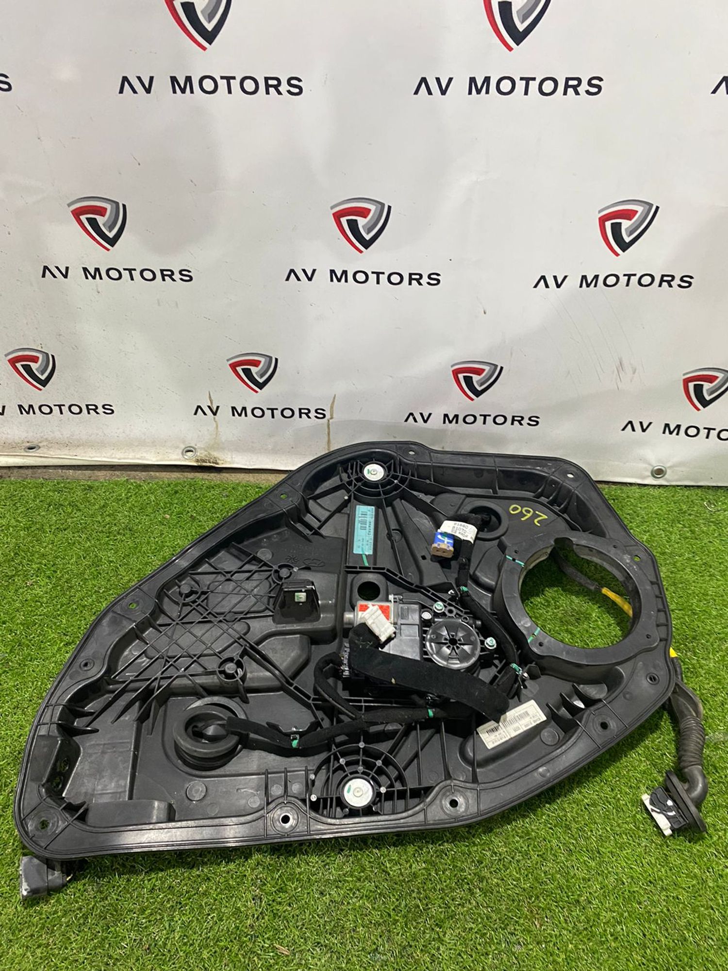 https://ycs.partsauto.market/partsauto-images/thmbs/userImages/82798d1dea2c19ada63d093c70529e74/part/44574b12-0ad7-4ab0-8fb8-b6bb0ca18ca4_1732630752416.jpg