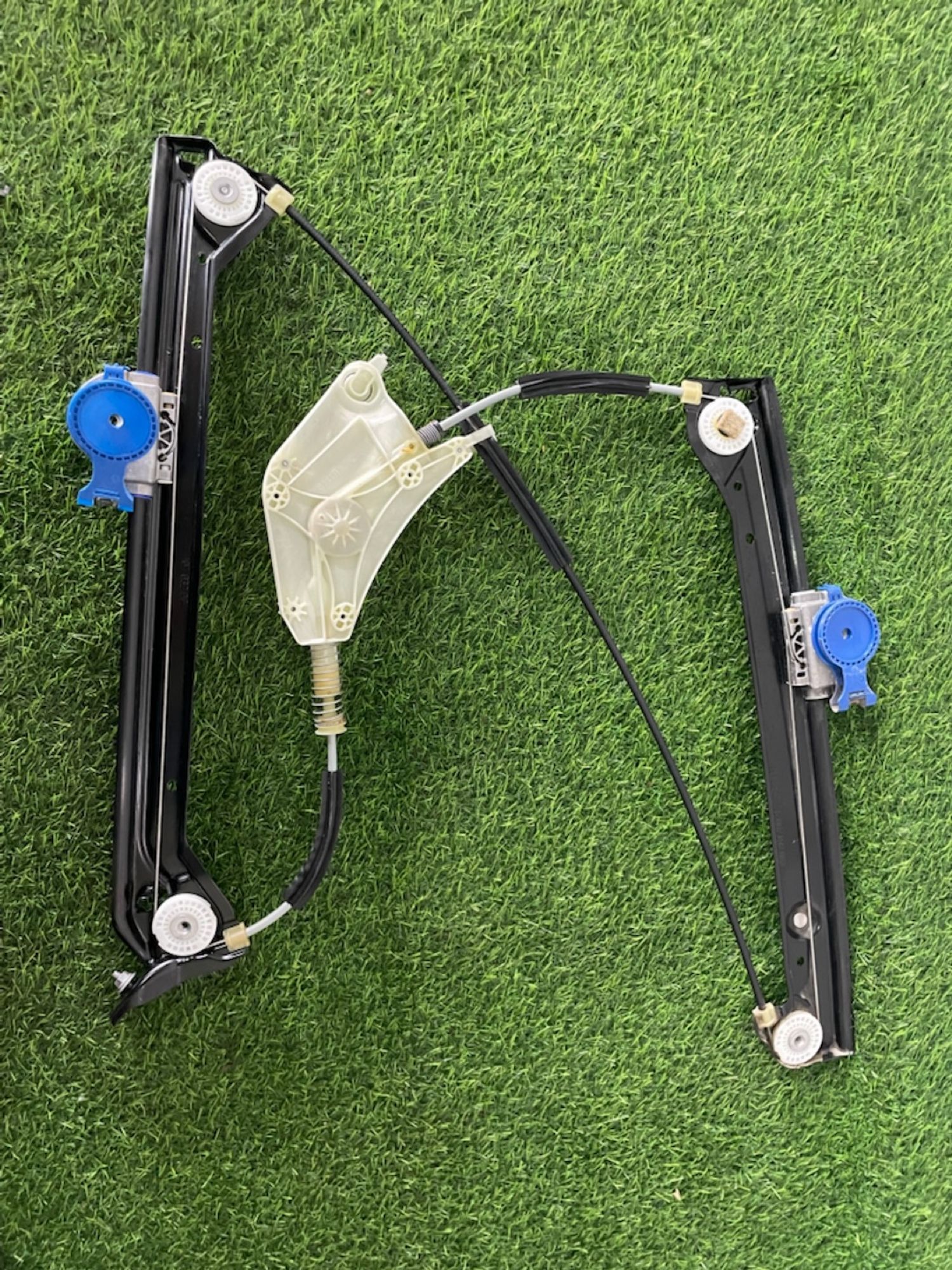 https://ycs.partsauto.market/partsauto-images/thmbs/userImages/82798d1dea2c19ada63d093c70529e74/part/4835e585-0fdb-42ff-b40a-e12d0fc84687_1777290118793.jpg